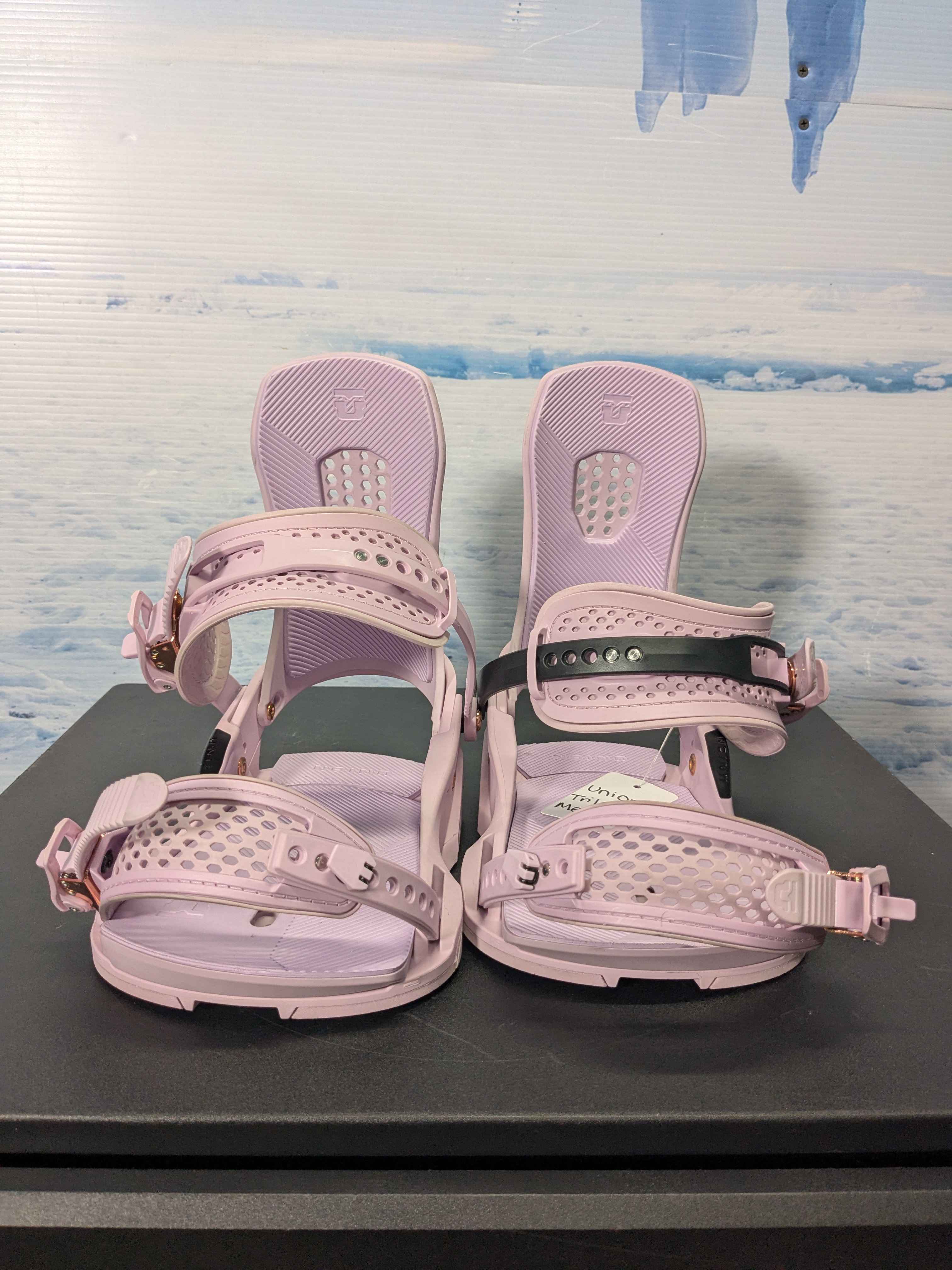 Lightly Used Union Trilogy Medium Pink Snowboard Binding