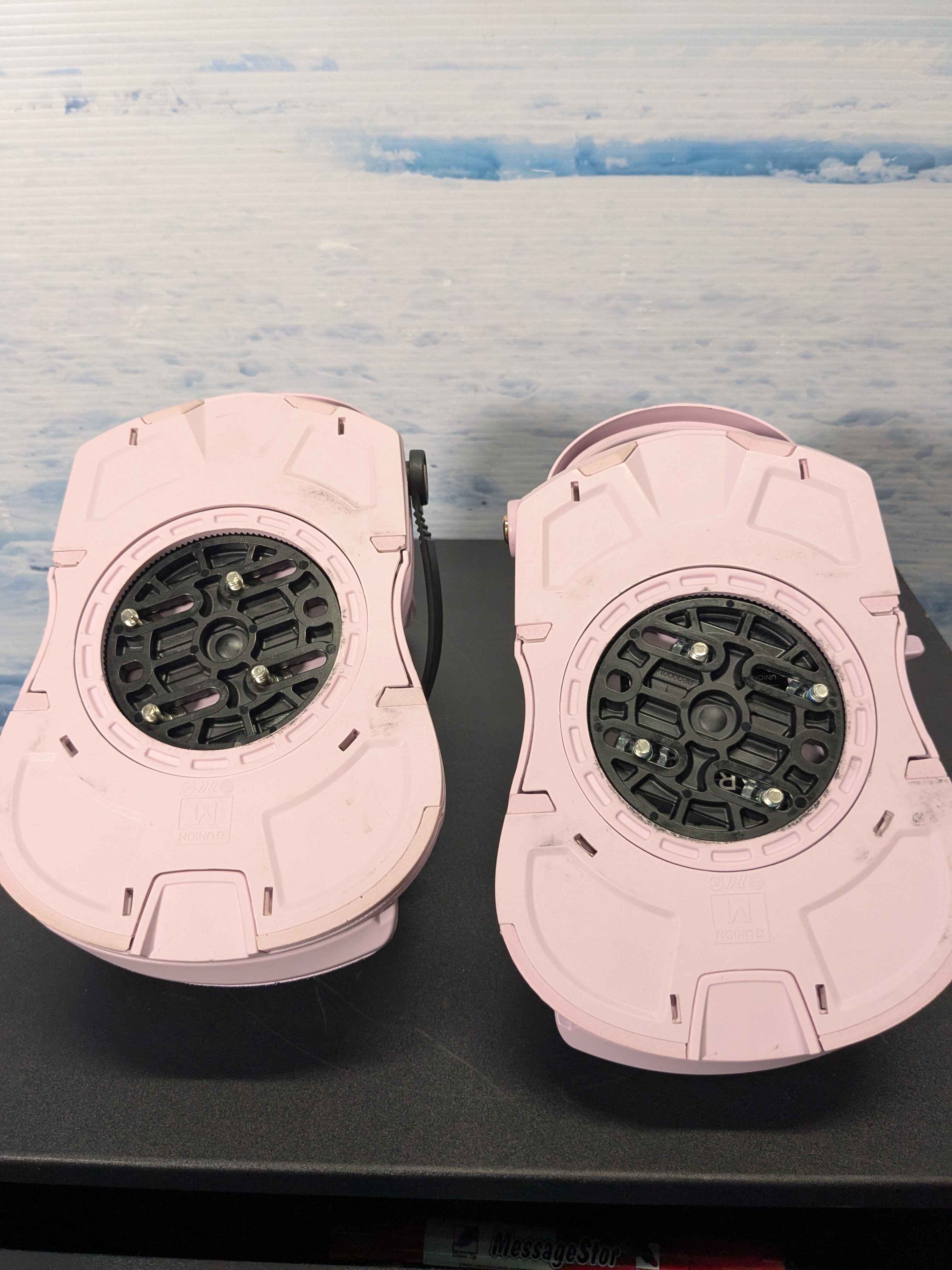Lightly Used Union Trilogy Medium Pink Snowboard Binding