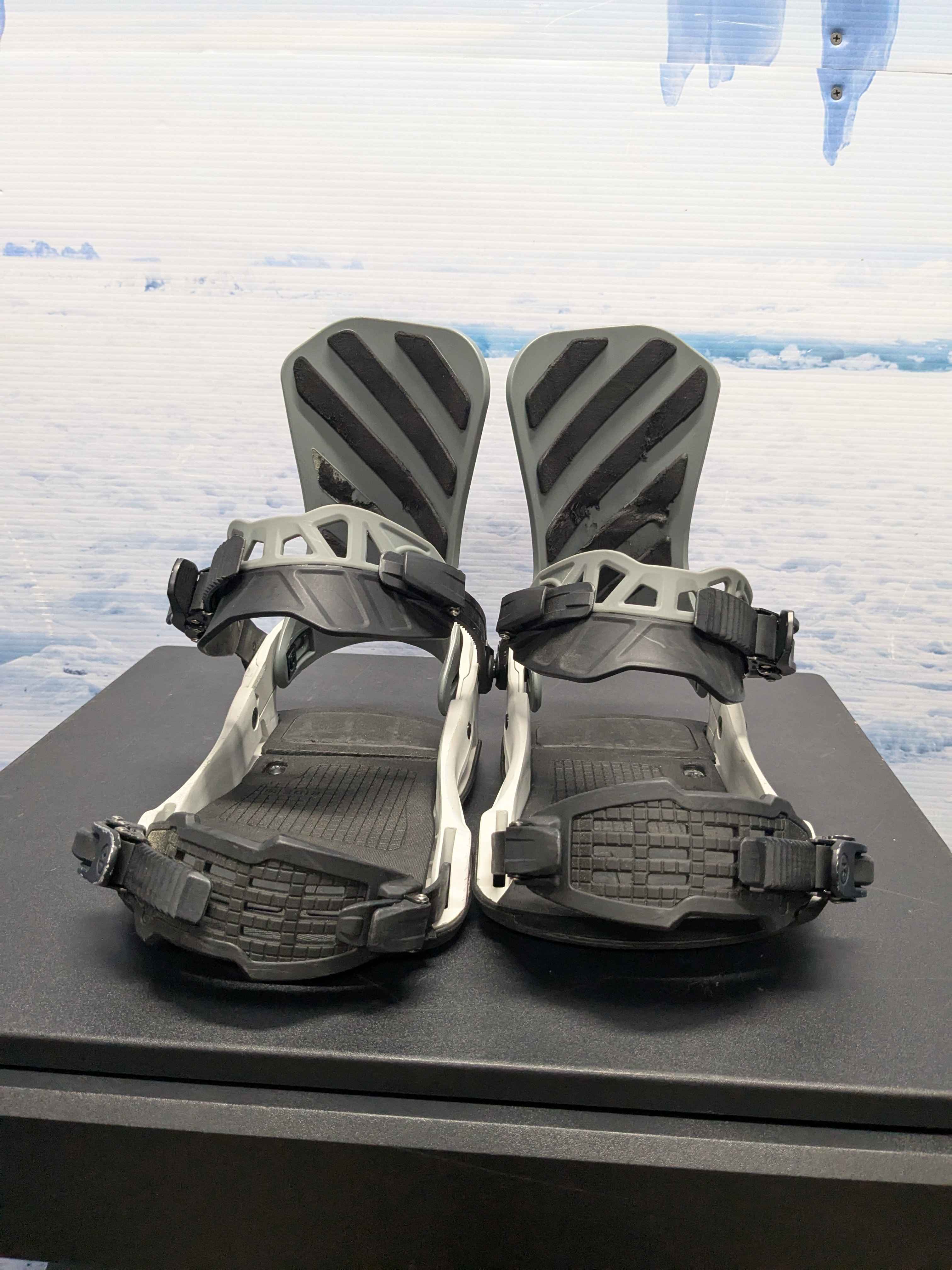 Used Ride C-8 Medium Gray/White Snowboard Binding