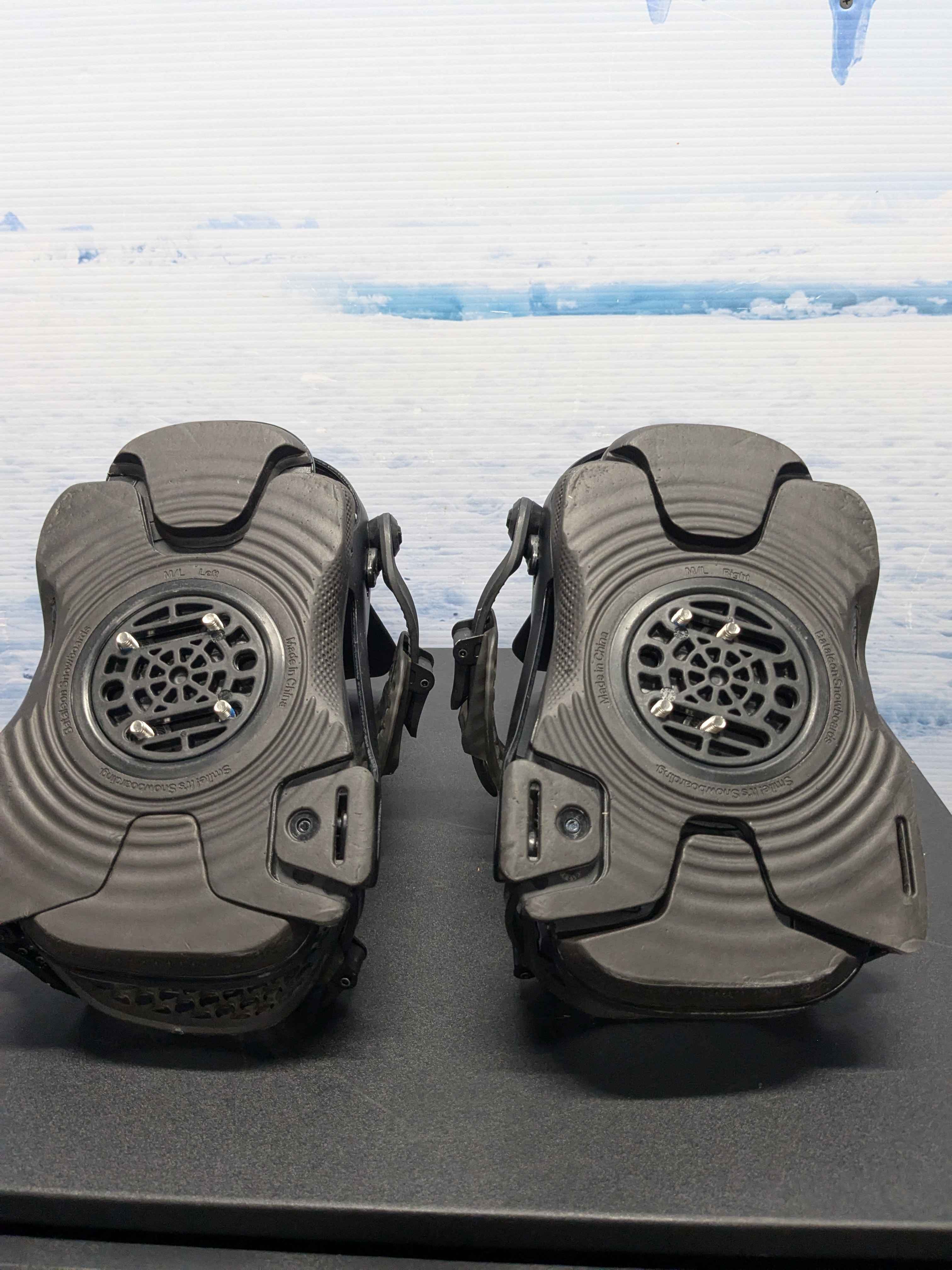 Lightly Used Bataleon Blaster Medium/Large Black Snowboard Binding