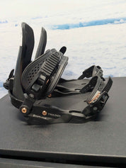 Lightly Used Union Trilogy Medium Black Snowboard Binding
