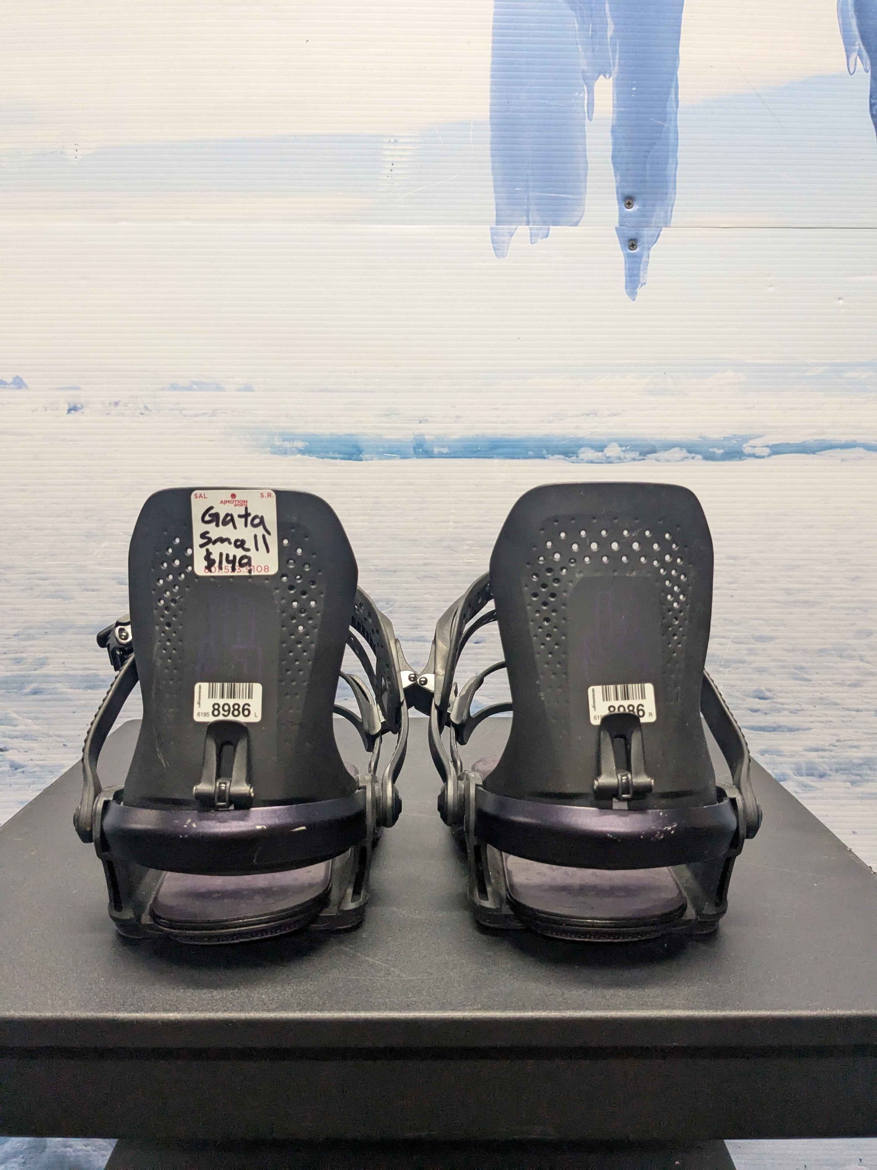 Lightly Used Bataleon Gata Small Black/Purple Snowboard Binding
