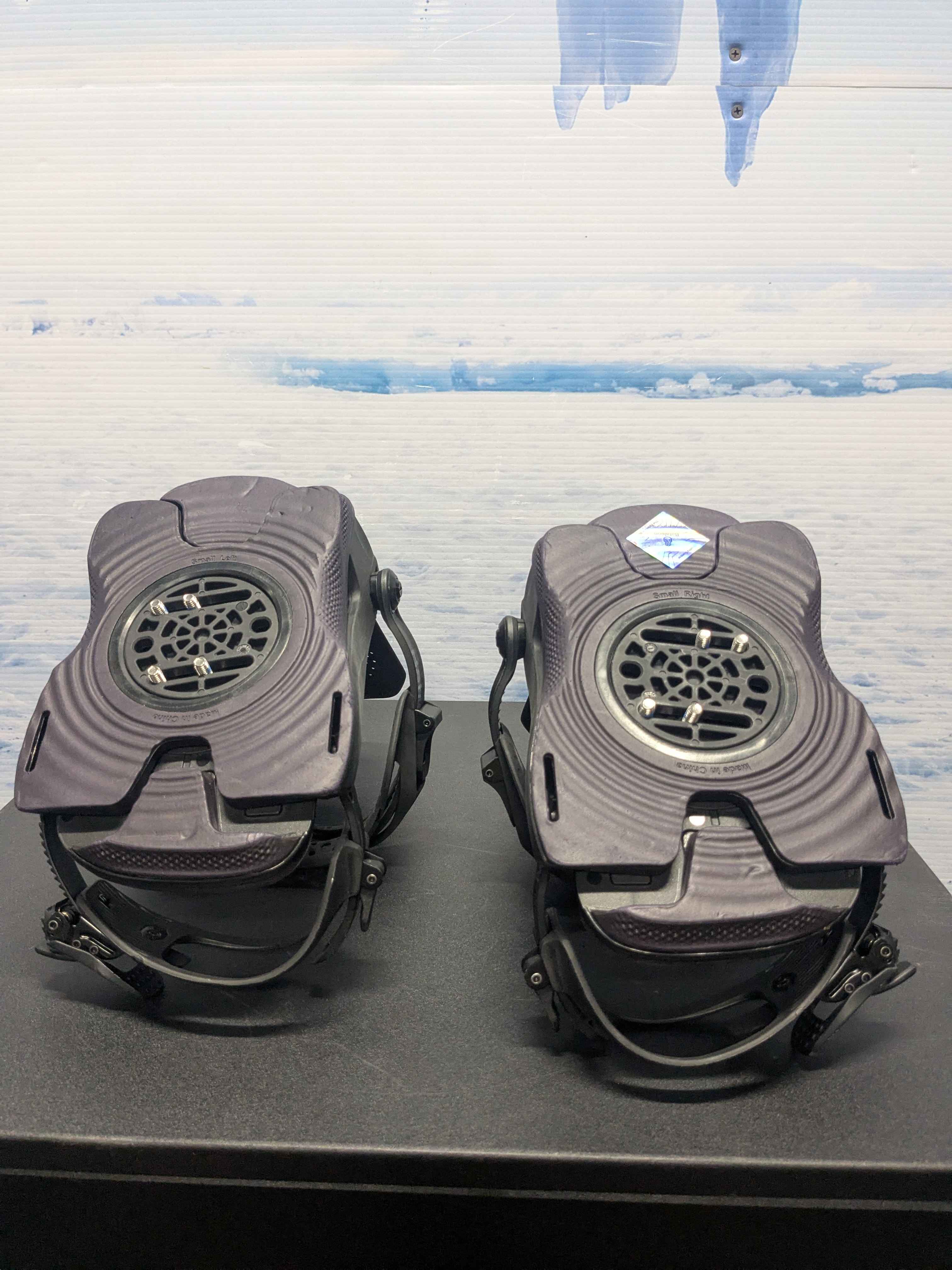Lightly Used Bataleon Gata Small Black/Purple Snowboard Binding