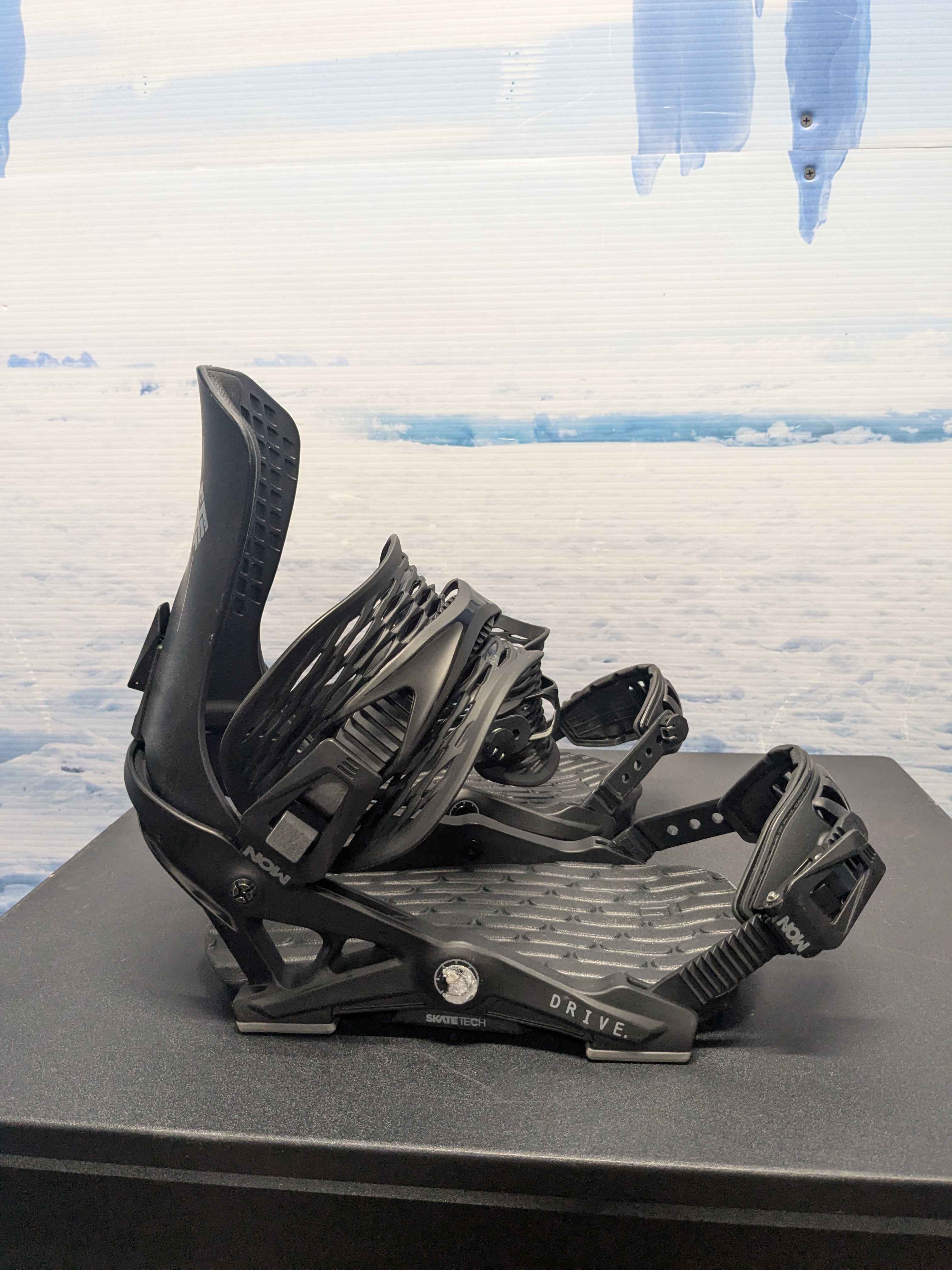 Lightly Used Now Drive Medium Black Snowboard Binding