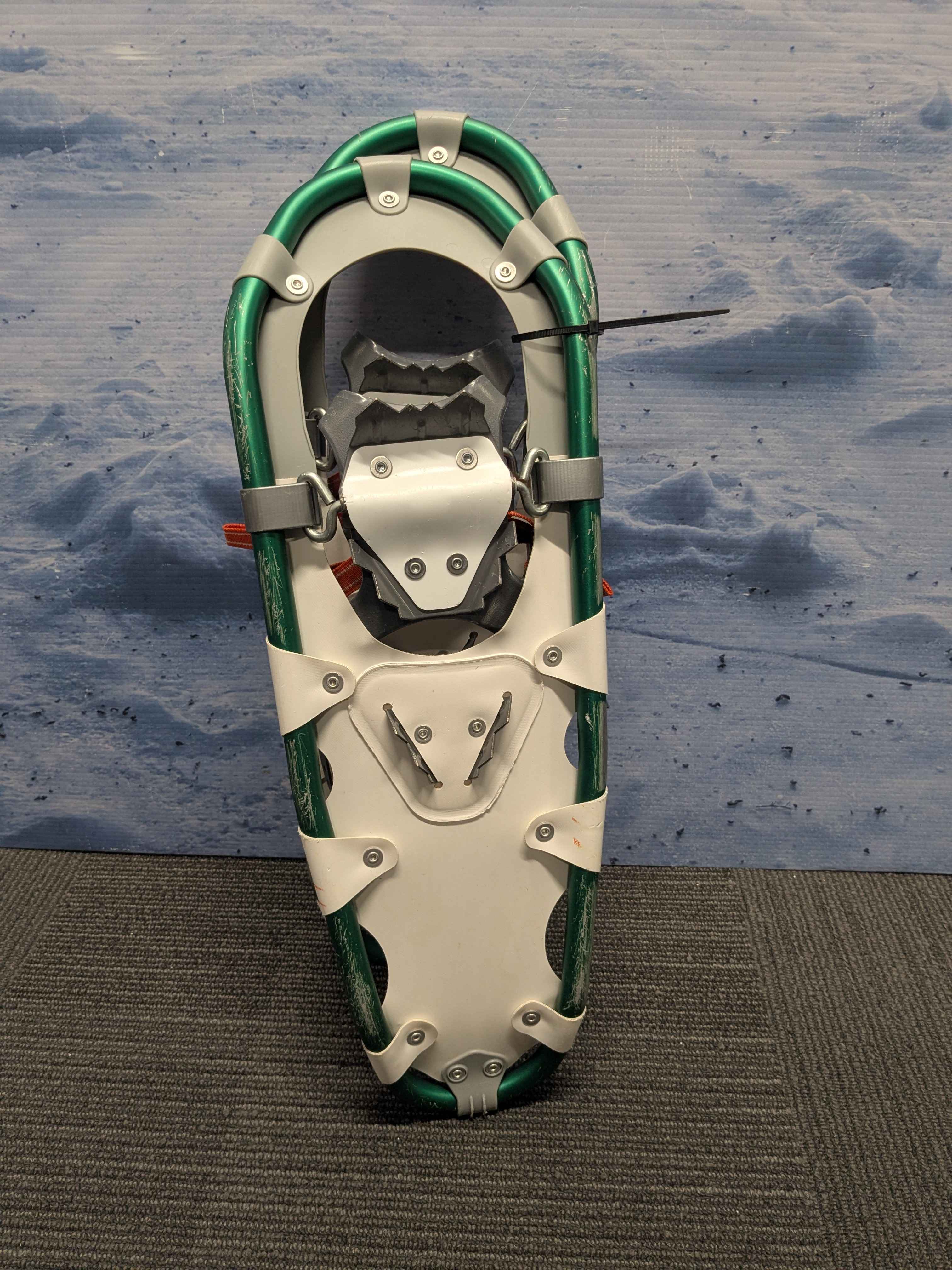 Used Tubbs XPLORE 25 Inch Snowshoes