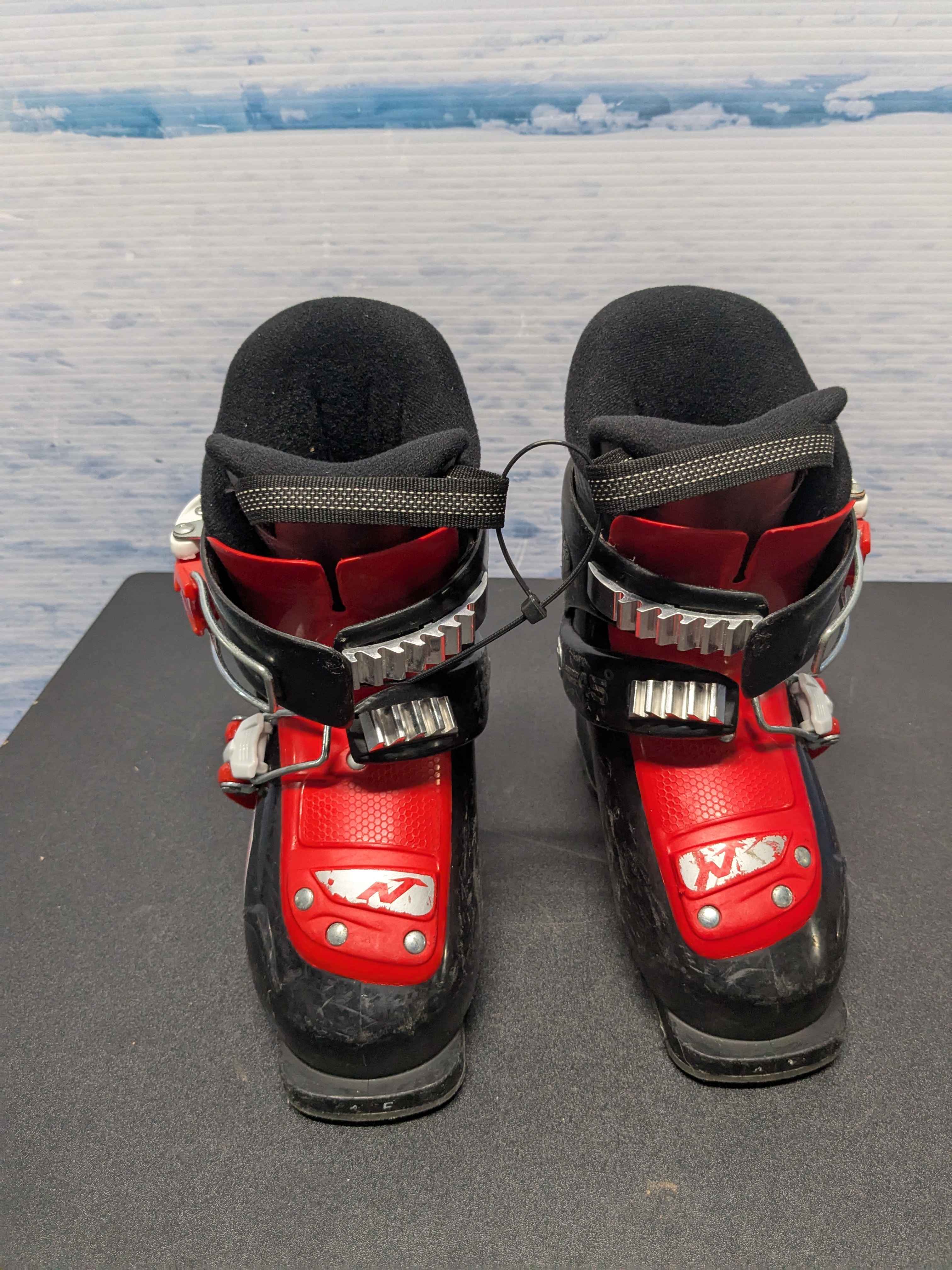 Used Nordica Team 2 Firearrow Youth Ski Boot - 17.5MP