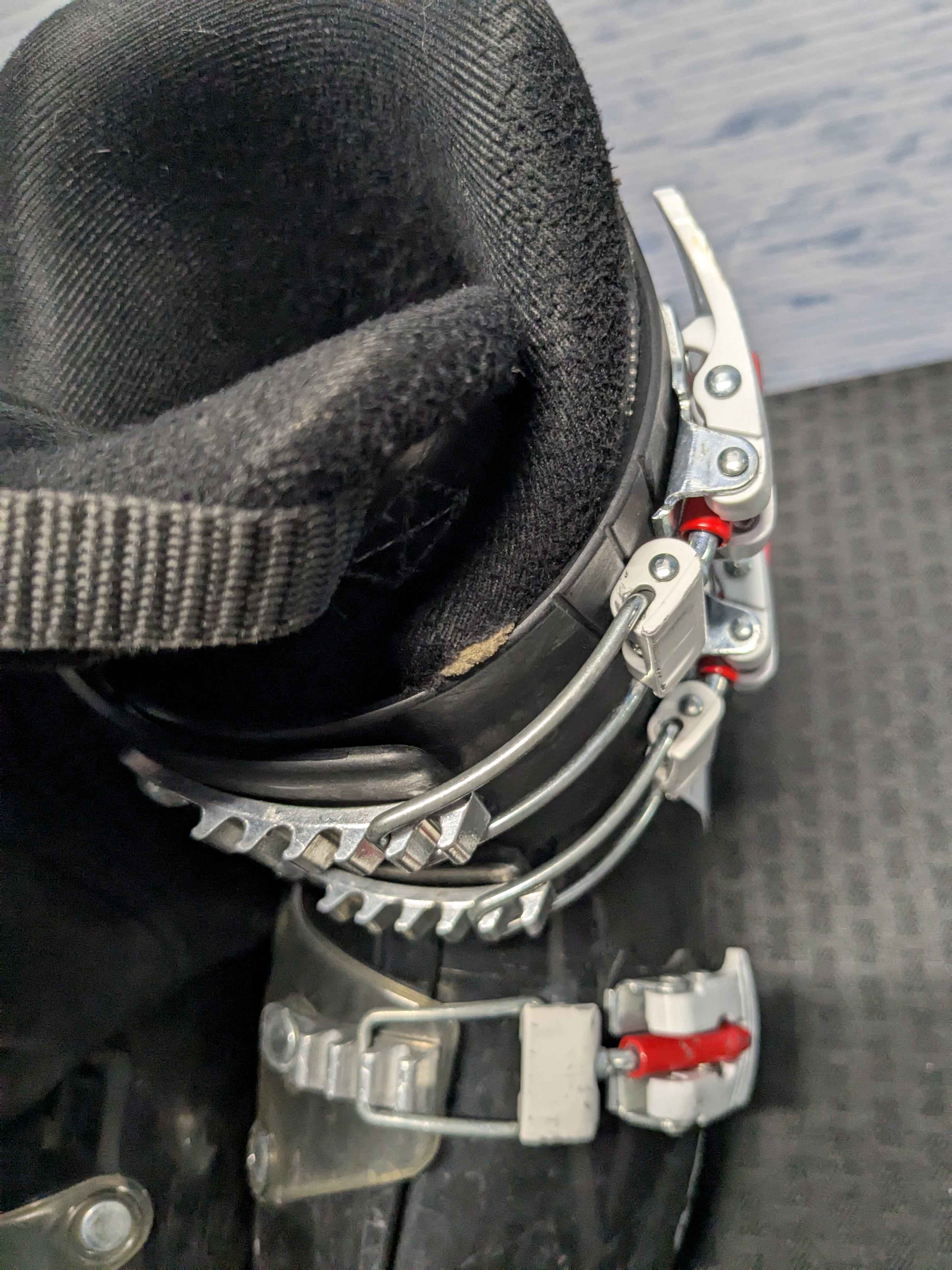 Used Atomic Waymaker JR 3 22.5 Ski Boot