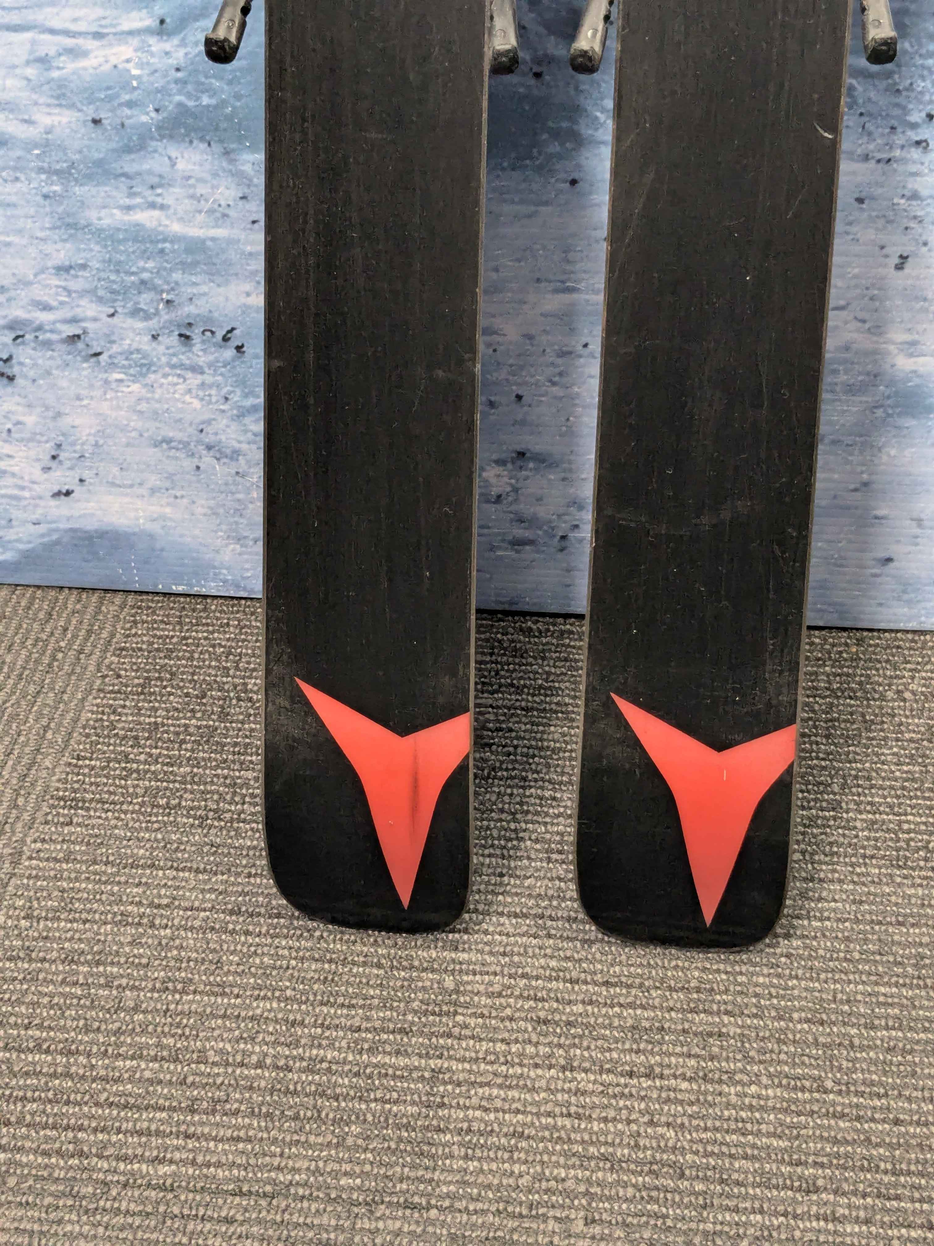 Heavily Used Atomic Punx Youth Ski w/ Tyrolia Lrx 4.5 Demo Bindings - 120CM