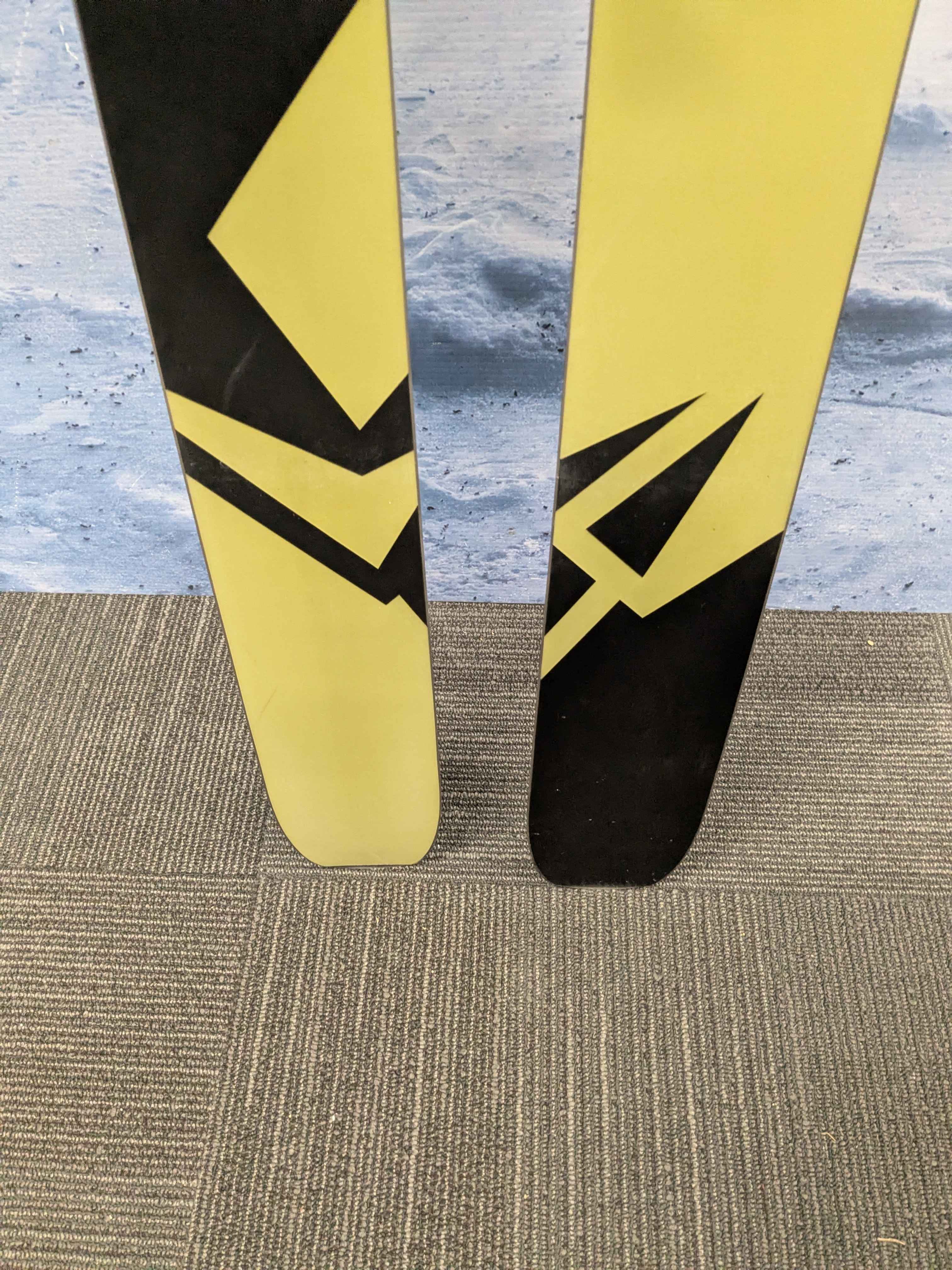 Used Salomon QST 118 185cm Ski w/ Salomon Warden 13 Demo Bindings - 19/20