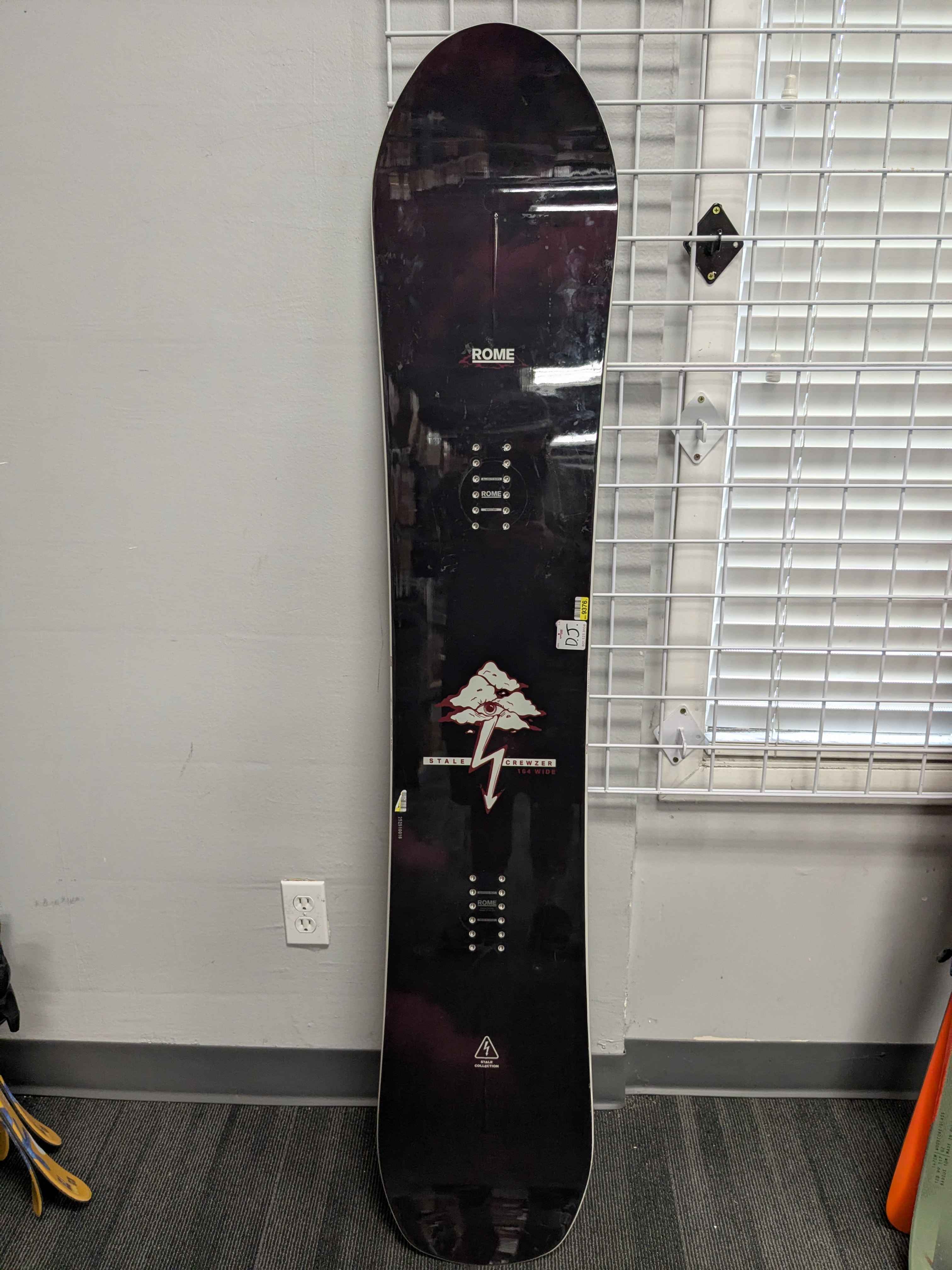 Rome Stale Crewzer 164cm Wide Snowboard - Lightly Used (2026)