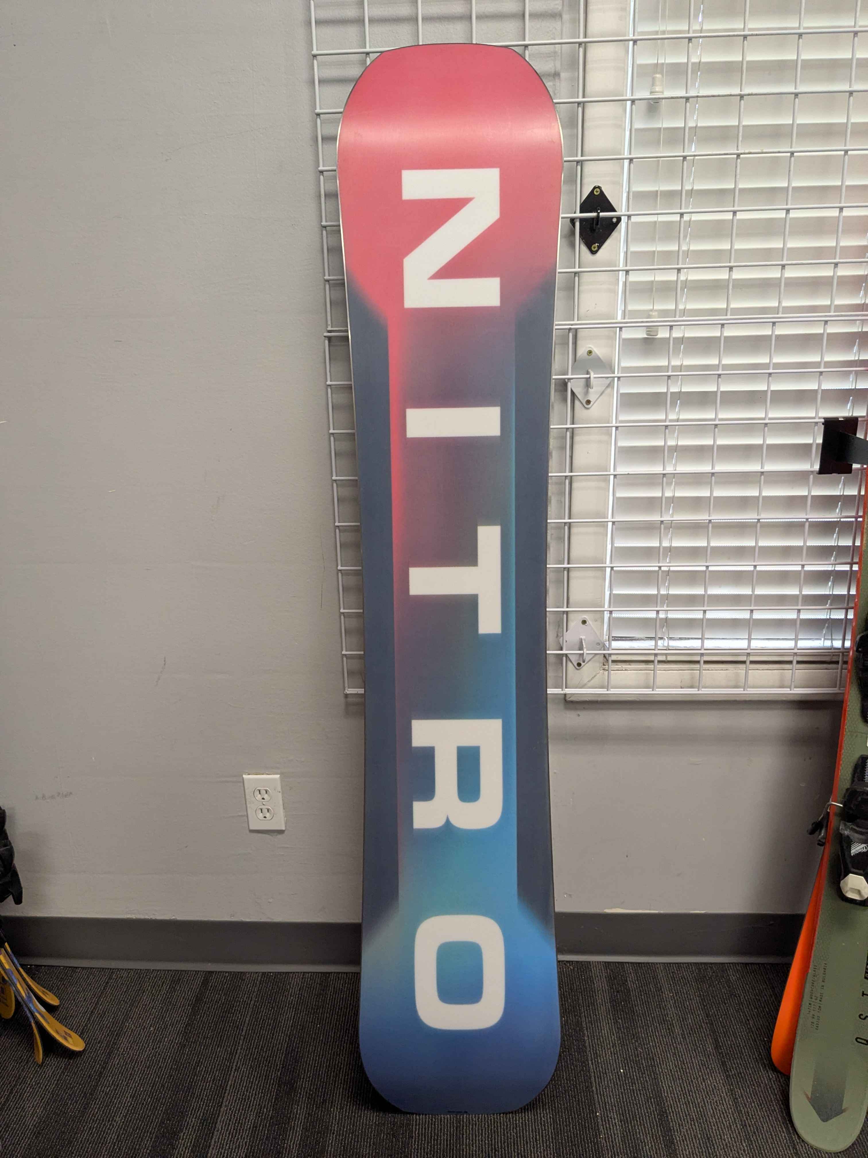 Nitro Team 165cm Snowboard - Lightly Used 2026
