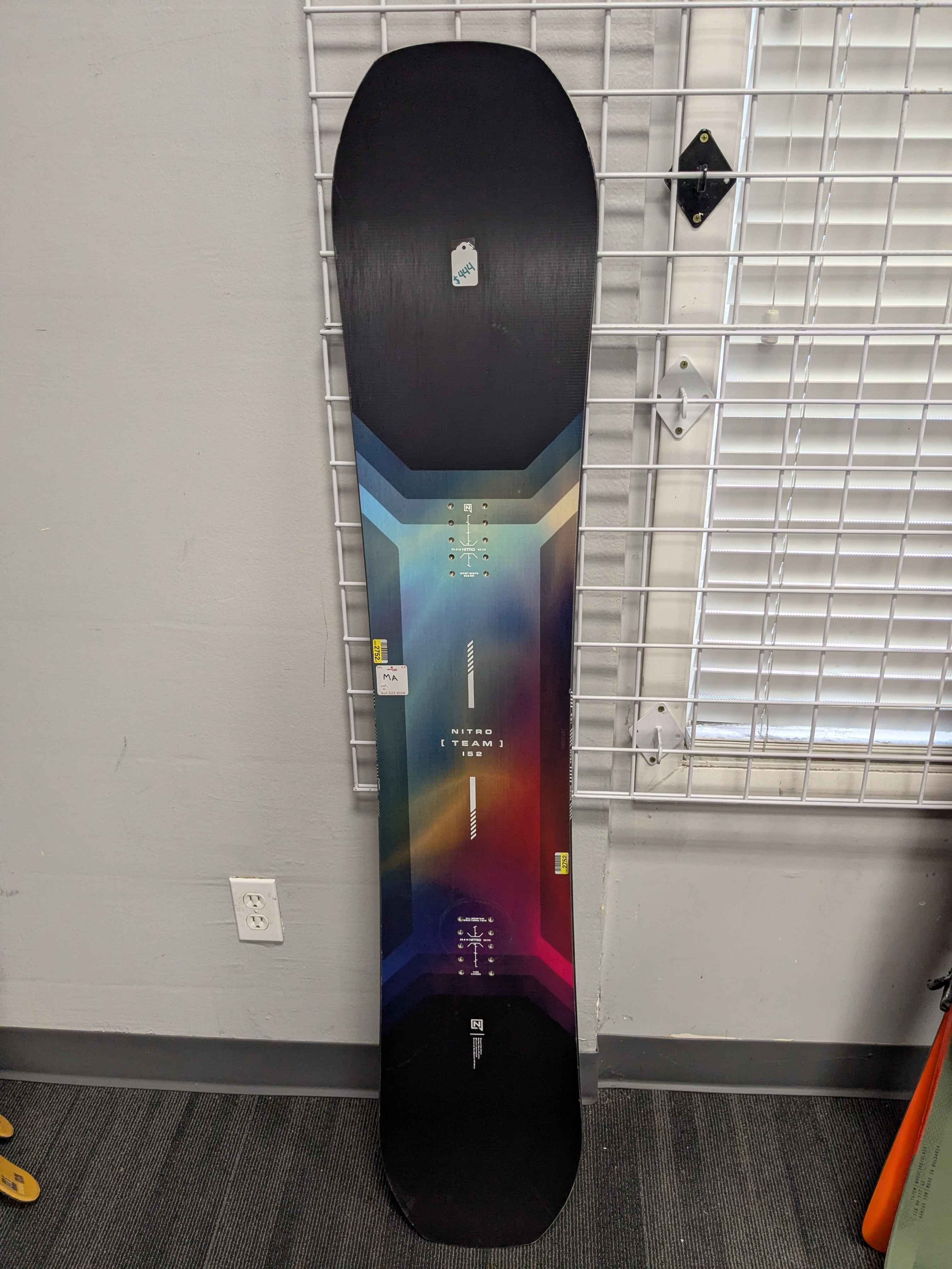 Nitro Team 152cm Snowboard - Lightly Used 2026