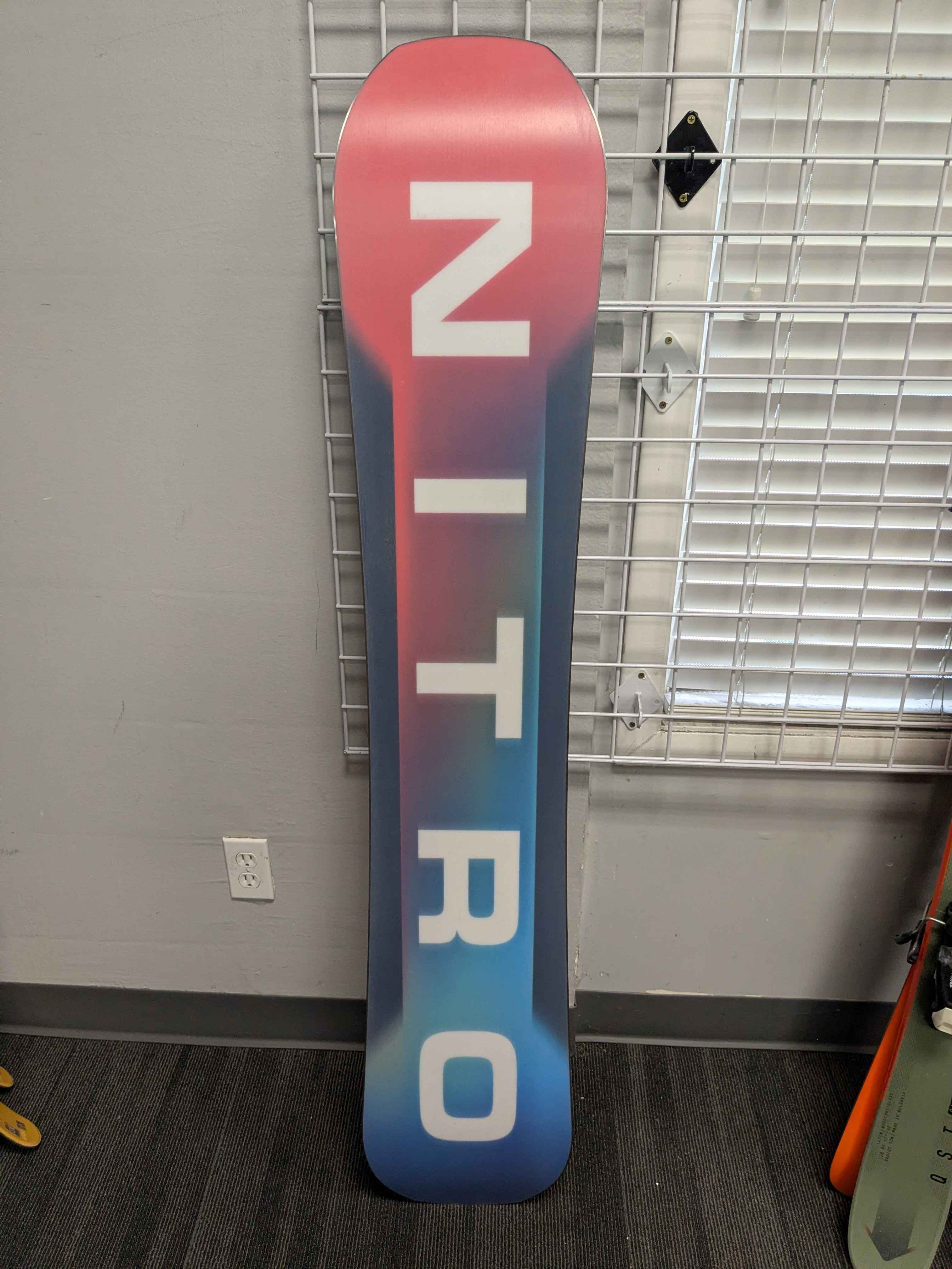 Nitro Team 152cm Snowboard - Lightly Used 2026
