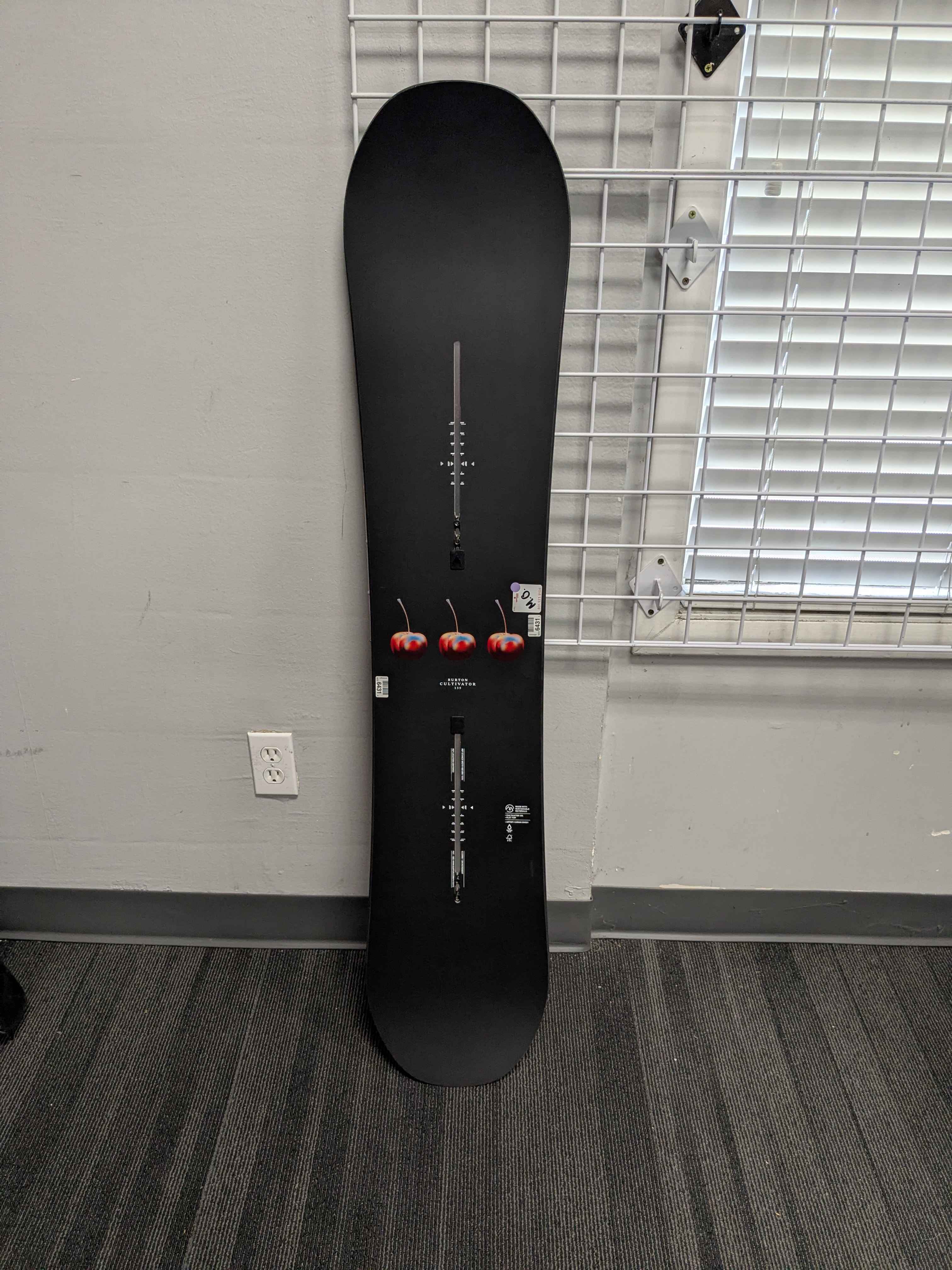 Burton Cultivator: Chain Link 135cm Snowboard - Used (2026)