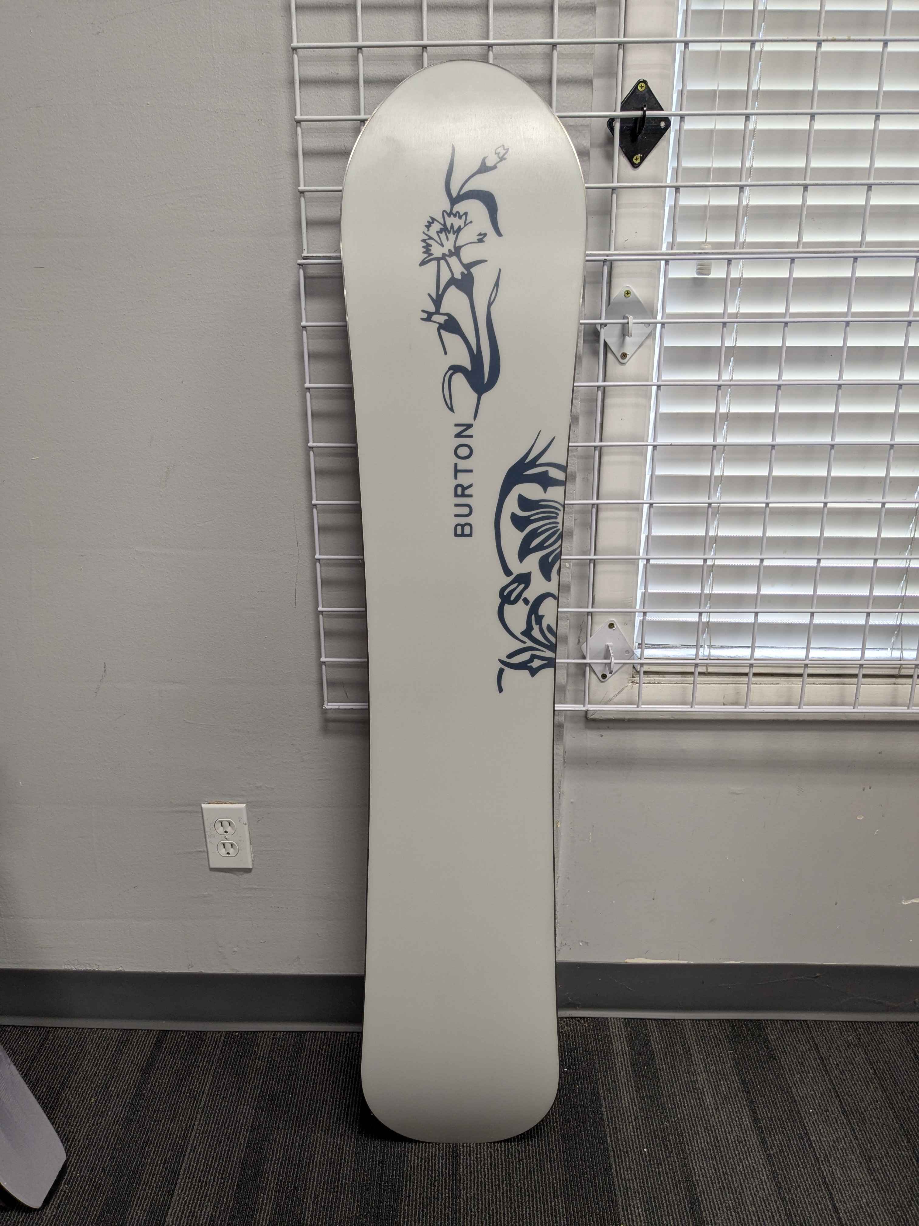 Burton Counterbalance: Deco 146cm Snowboard - Used (2026)