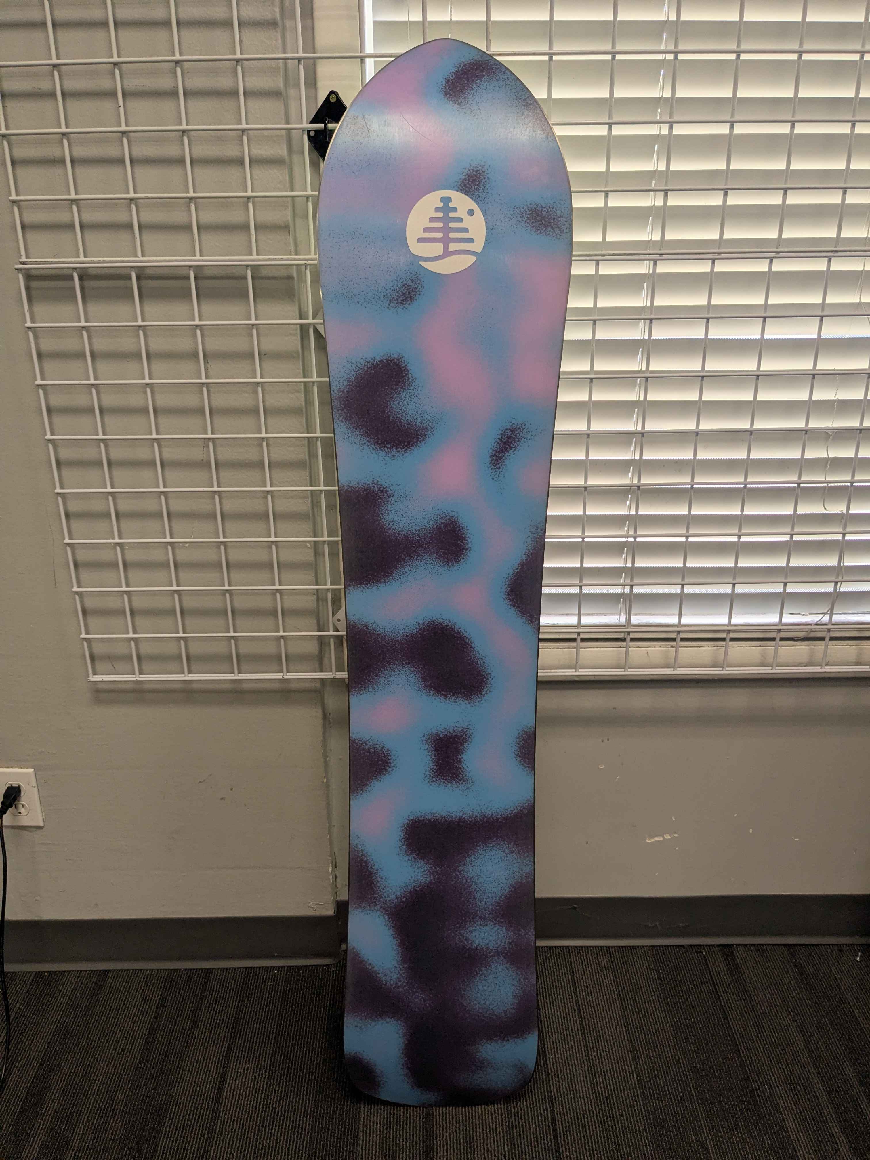 Burton Family Tree: Sketch Artist 151cm Snowboard - Used (2026)