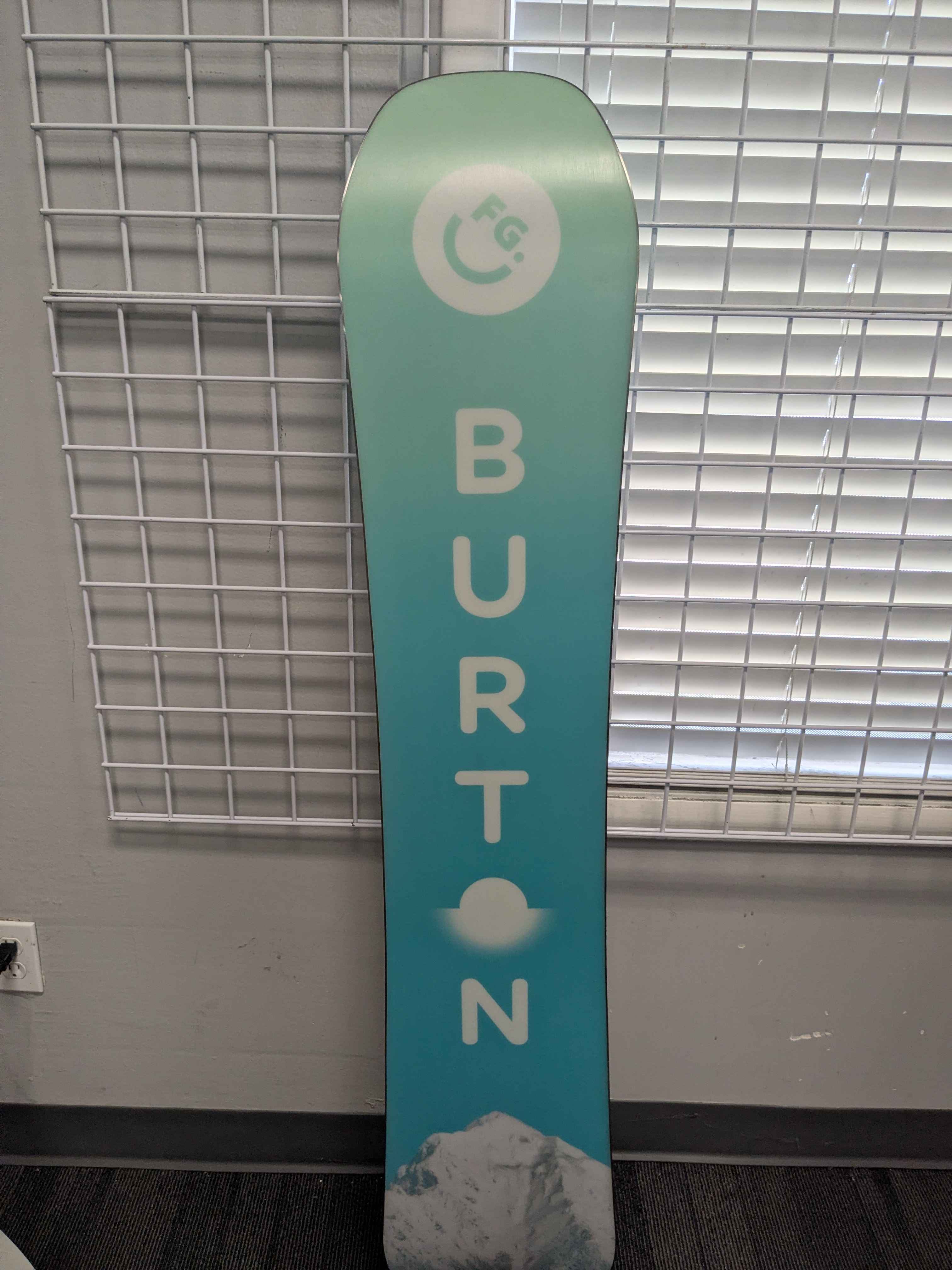 Burton Feelgood Flying V 146cm Snowboard - Used (2026)