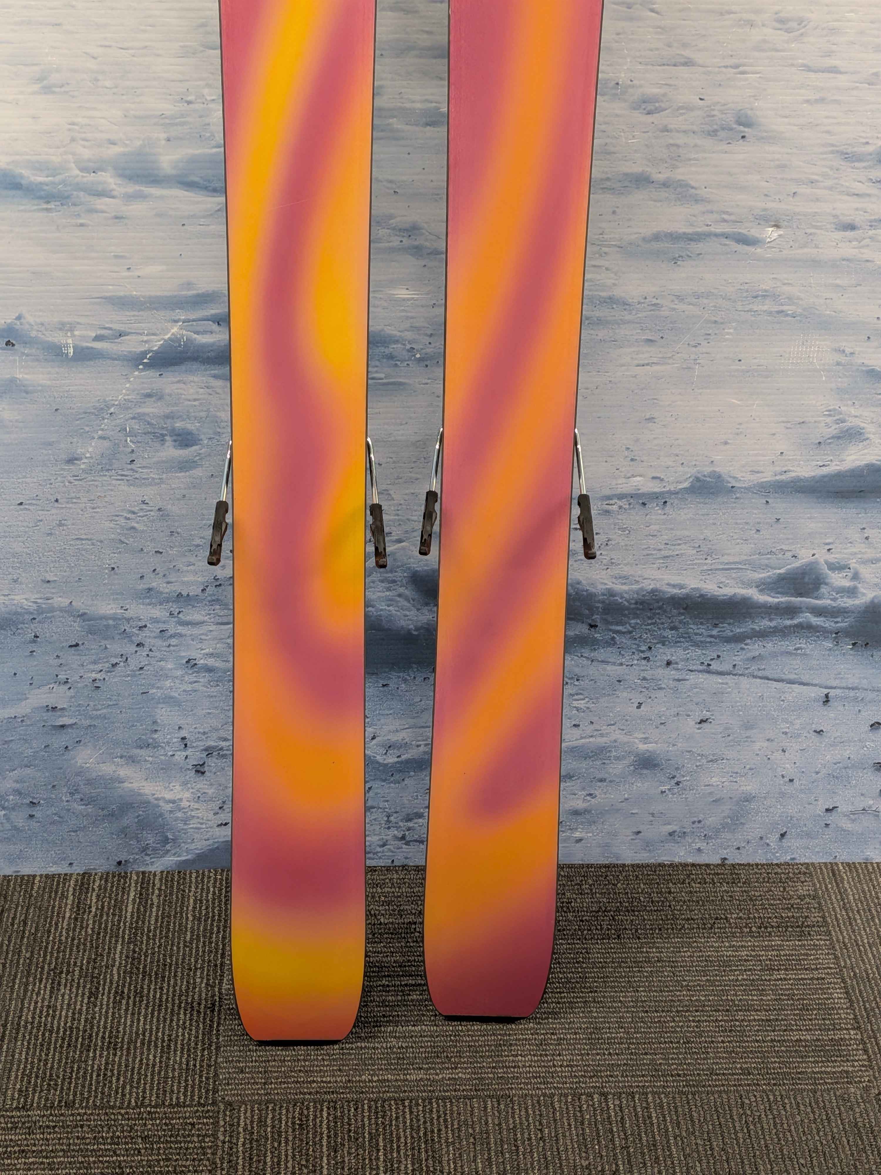 Salomon QST 100 172cm Skis w/ SALOMON NR Strive 11 GW Demo Binding - Lightly Used (2026)