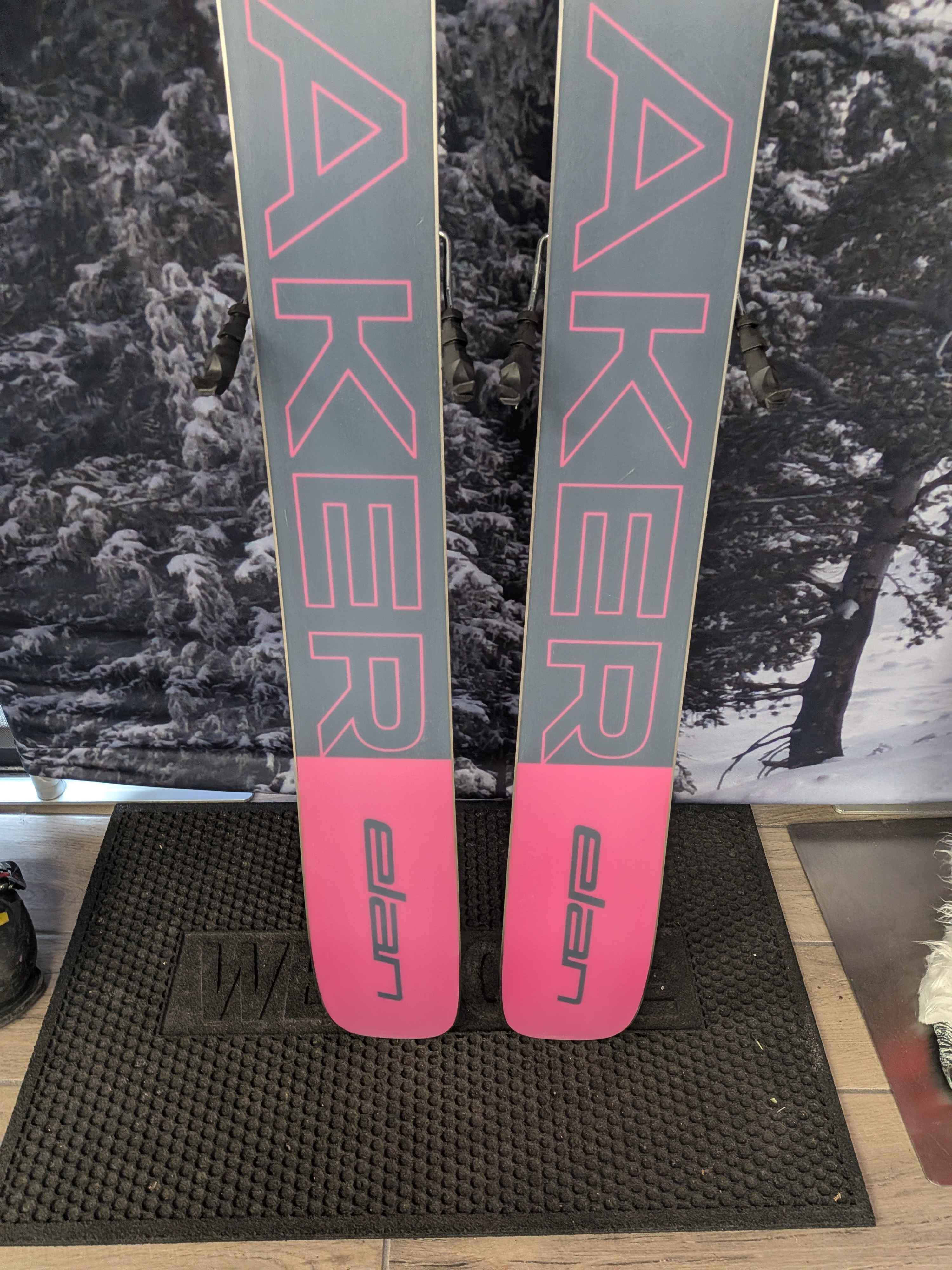 Used Elan Playmaker 111 Skis - 180cm w/ Tyrolia Attack LYT 13 Demo Bindings