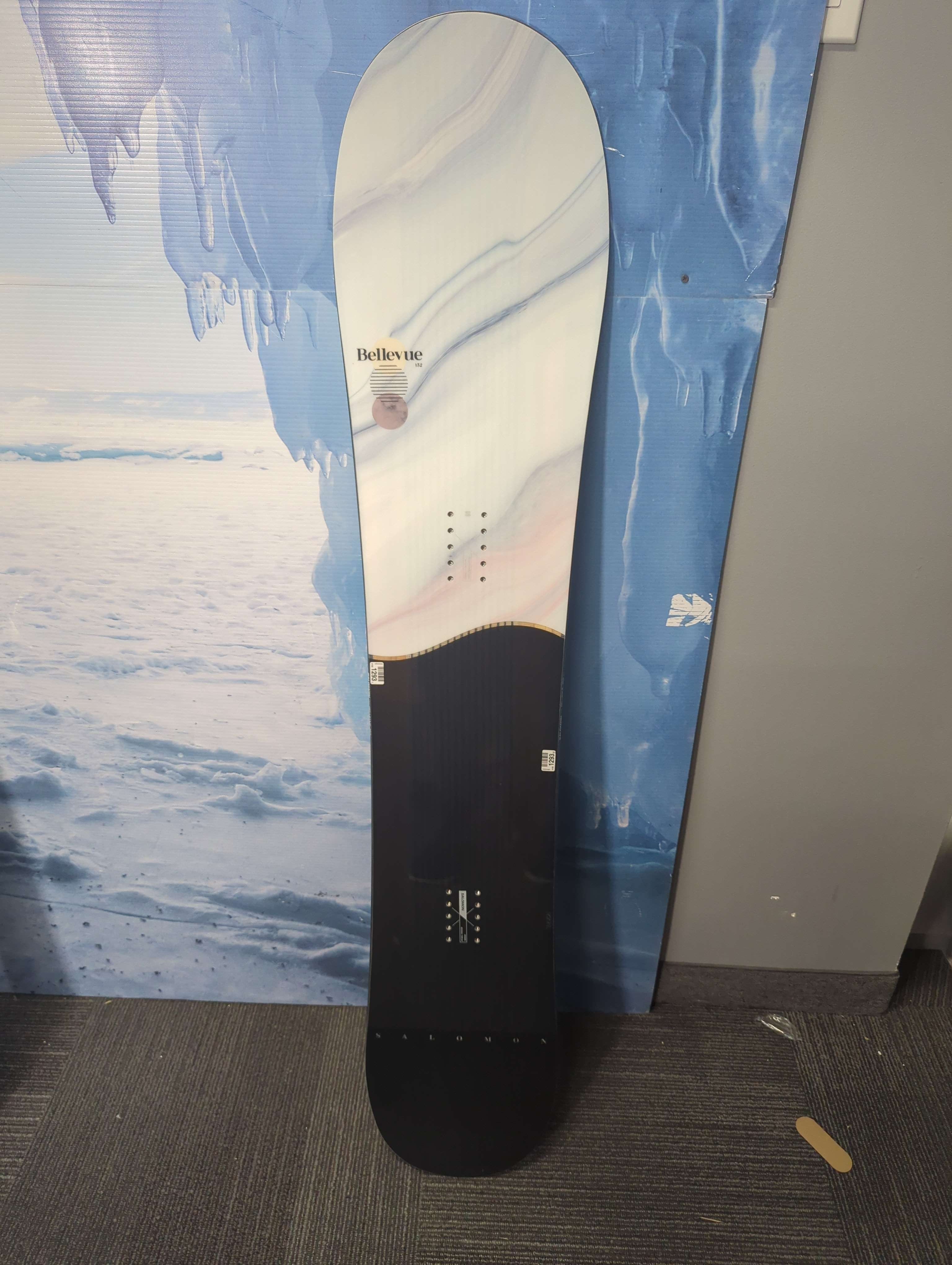 New Salomon Bellevue - 152CM Snowboard