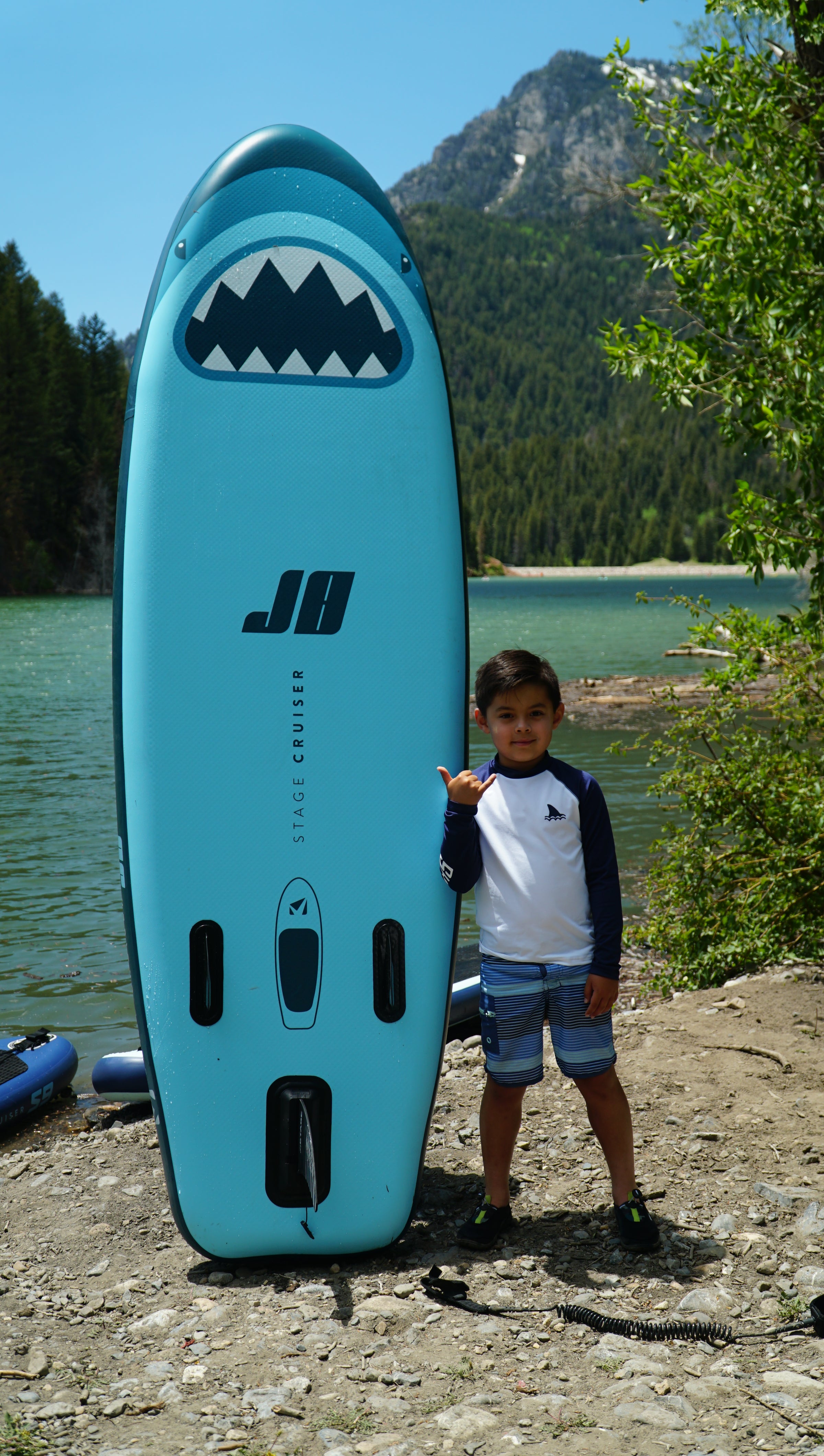 The J8 Junior Cruiser is the perfect SUP board the little adventurers! The smaller dimensions offer a more manageable and lightweight design to make sure your little ones are safe and having fun on the water. The J8 Cruiser is made with super durable and long lasting military grade 2-ply PVC, as well as drop stitch technology which makes an inflatable just as rigid and stable as a hard board.
