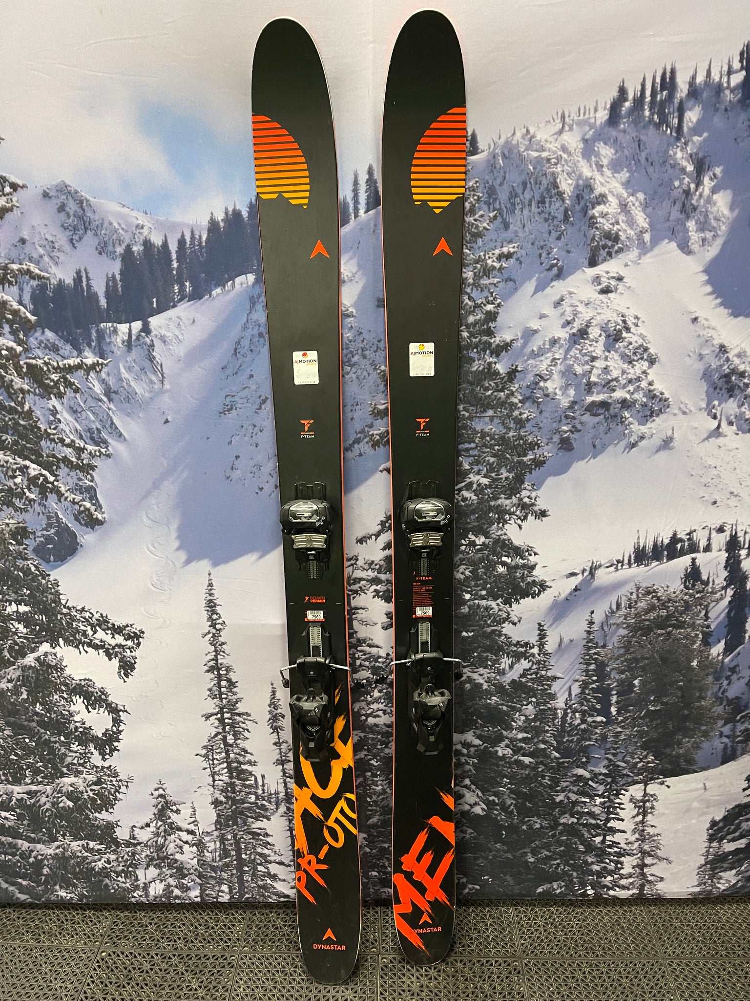 USED Dynastar Menace Proto F-Team - 180cm Skis w/ Tyrolia Attack 13 Bindings - 2020