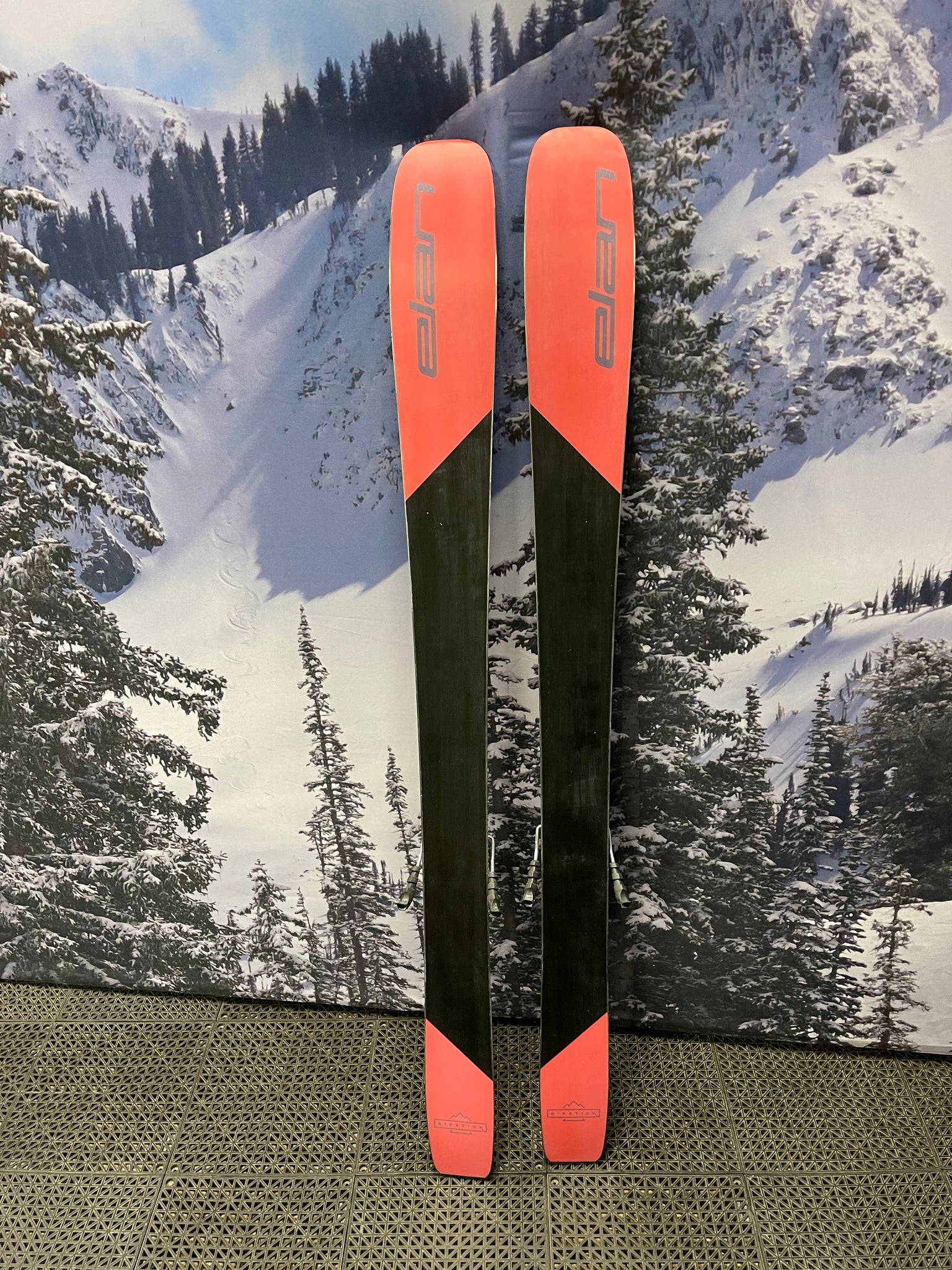 USED Elan Ripstick 94 W 146cm w/ Tyrolia SP 10 Bindings - 20/21 Women's Ski