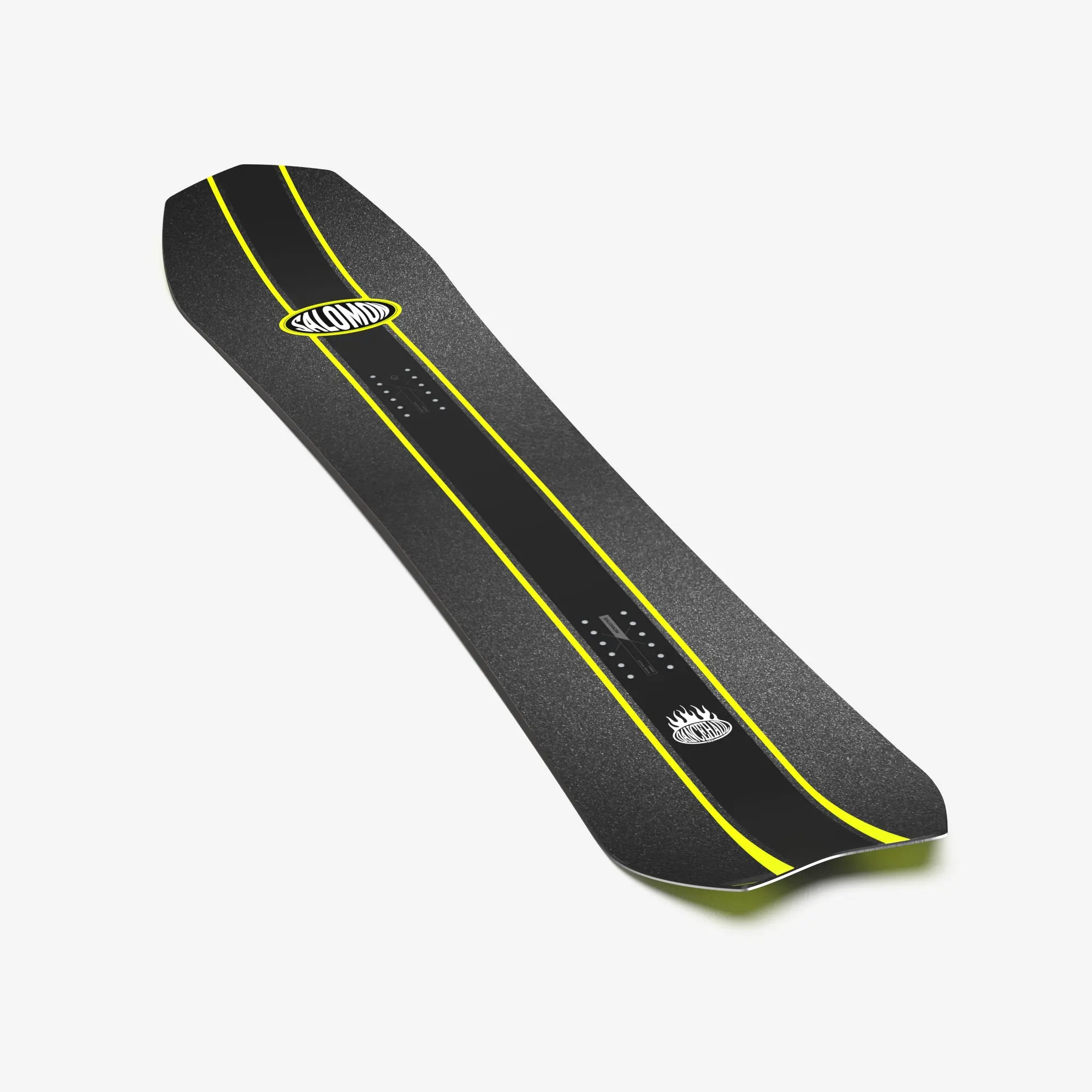 Turn up for the Dancehaul. This unisex board has a mountain of personality for every riding style. Extra width and a tapered directional shape transform ordinary to extraordinary with maximum agility in any snow scenario. Rock Out Camber with Popster Core and Ghost Basalt Stringers play as a reminder that freestyle can happen anywhere.