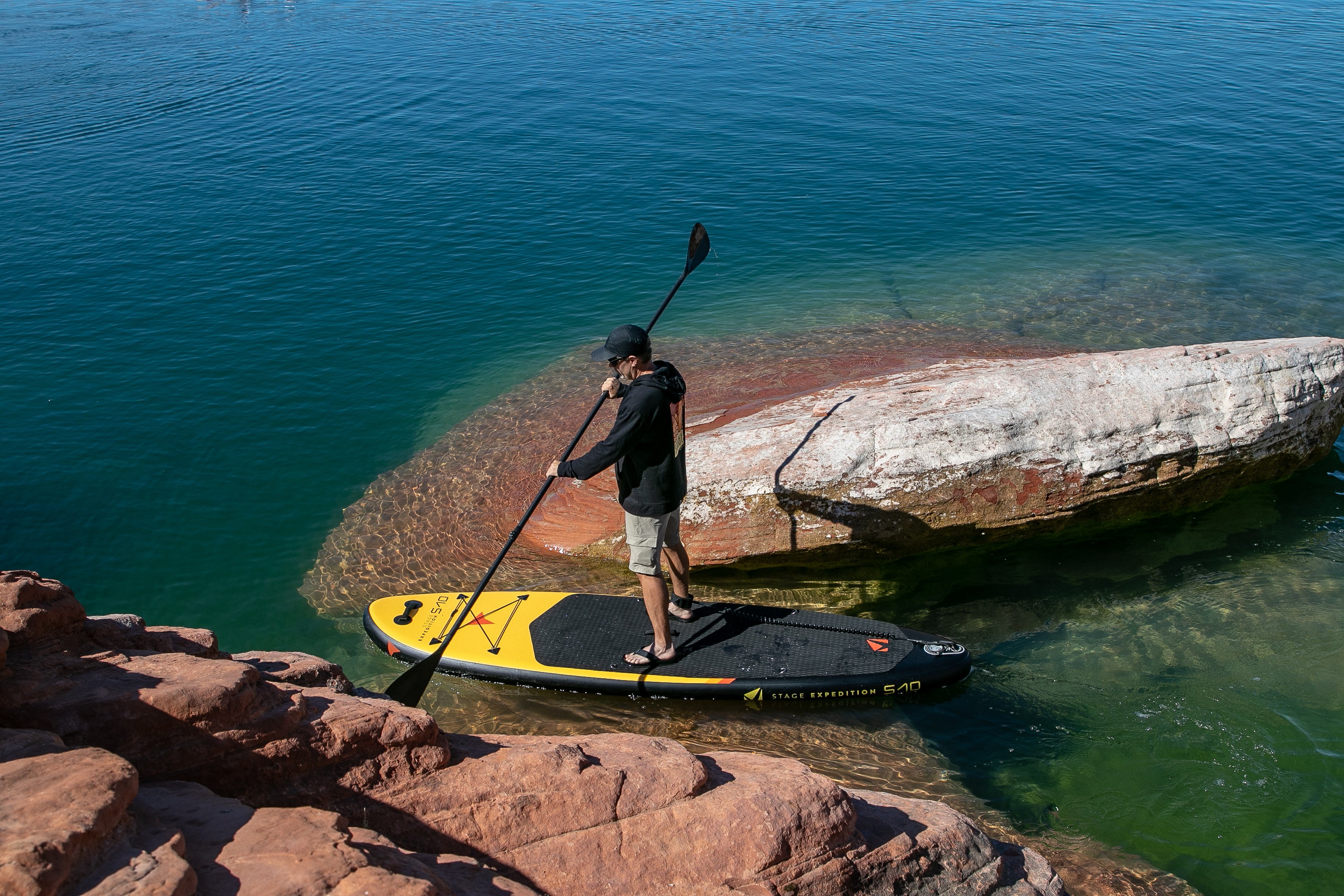 60% Carbon Fiber Composite Shaft reduces weight and adds stiffness Durable PP+Fiber Blades (a blend of polypropylene and fiberglass) Double Paddle Adjusts between 112" to 156" to fit paddlers 5'2 to 6'3 Double Paddle Weighs 3 lbs., 3 oz. Singe Paddle Adjusts from 75 inches to over 90 inches in length! Single Paddle Weighs 2 lbs, 2 oz.