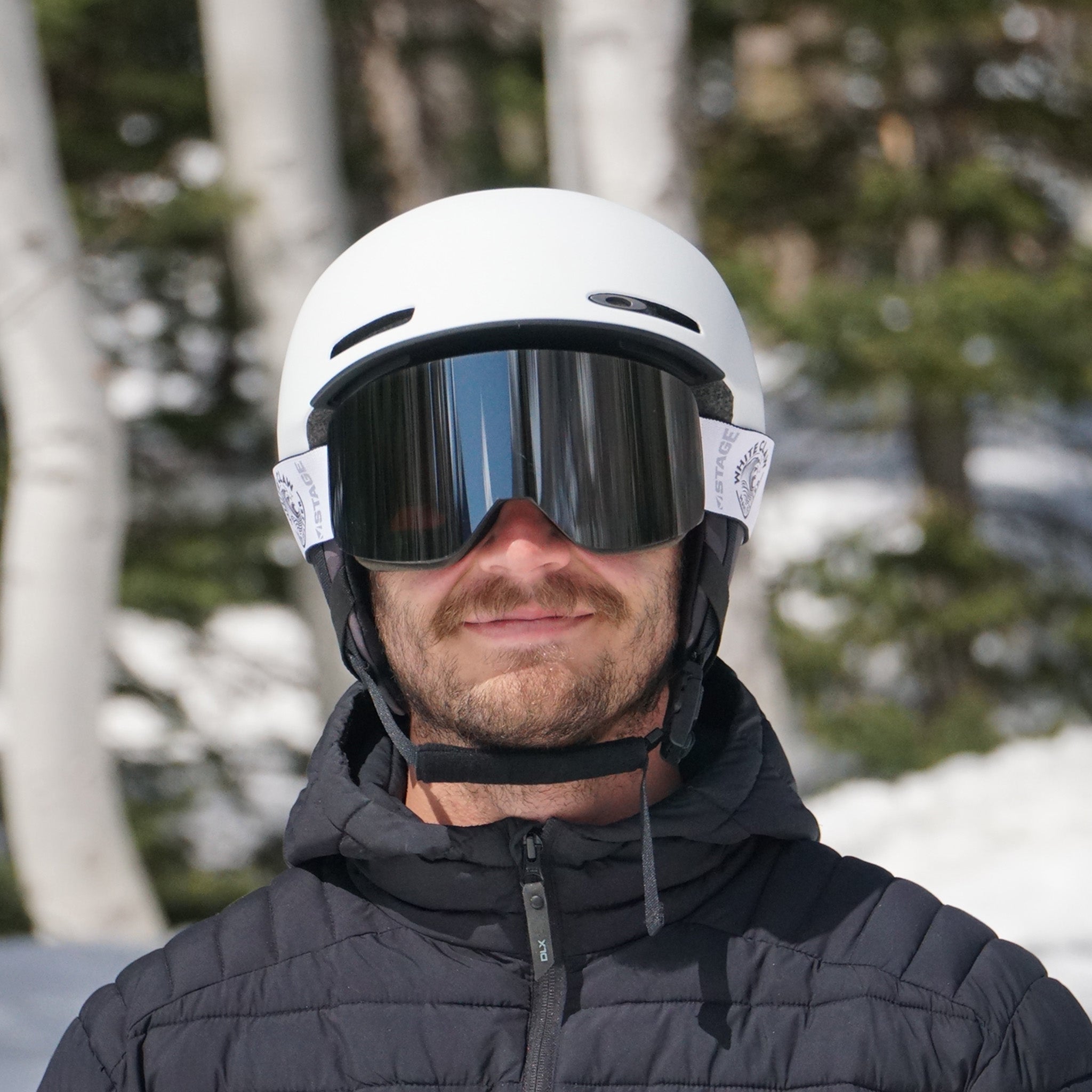 STAGE Propnetic, magnetic ski goggle features two lenses, a Chrome Mirror Smoke lens for Sunny Days, and our best-selling goggle lens: the Detector, for Cloudy / stormy ski days.