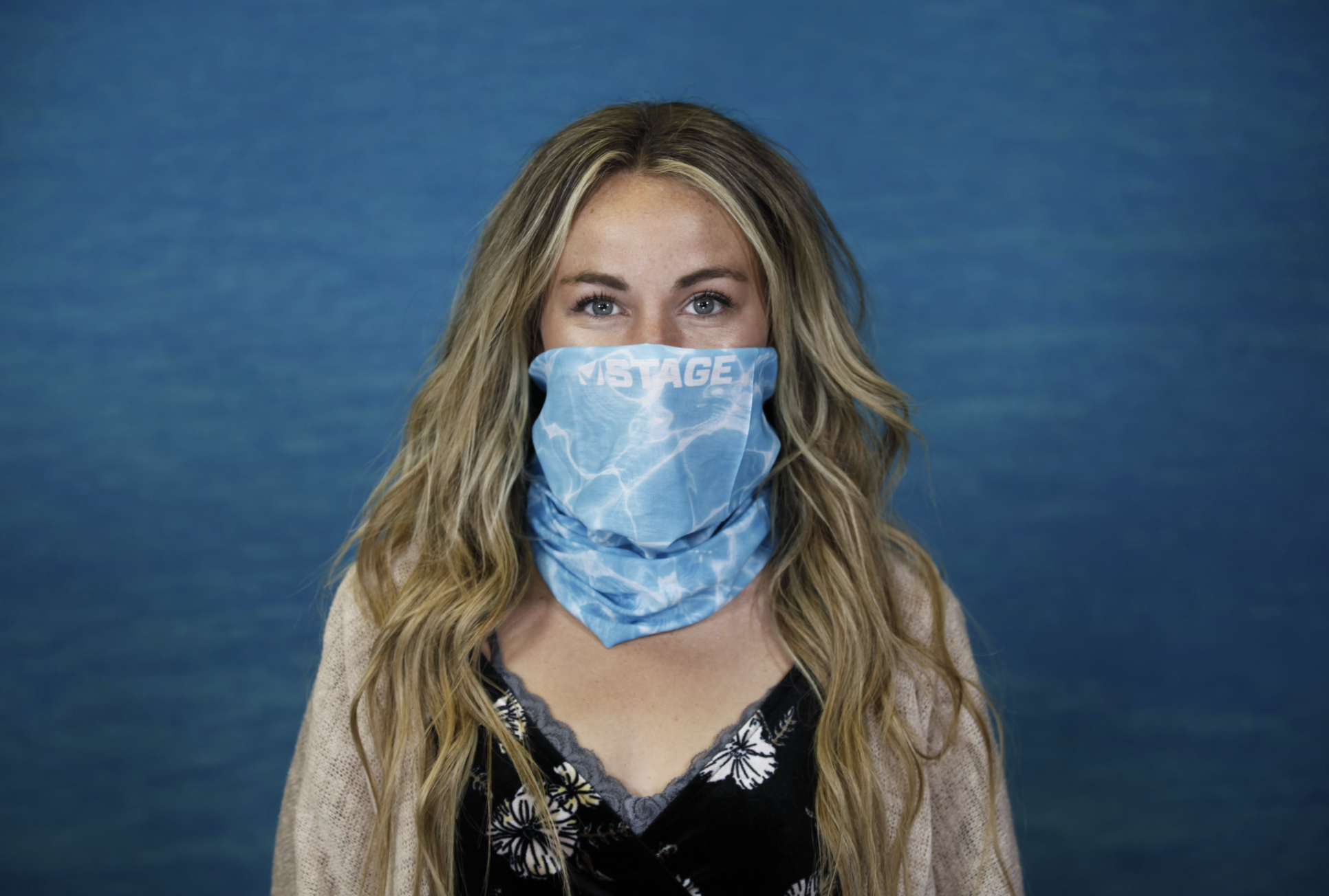 100% polyester microfiber. 100% seamless. One size fits most. Protection against the sun.  Protection against the wind. Quick drying.  Weighs 1.1 ounce. Machine washable.