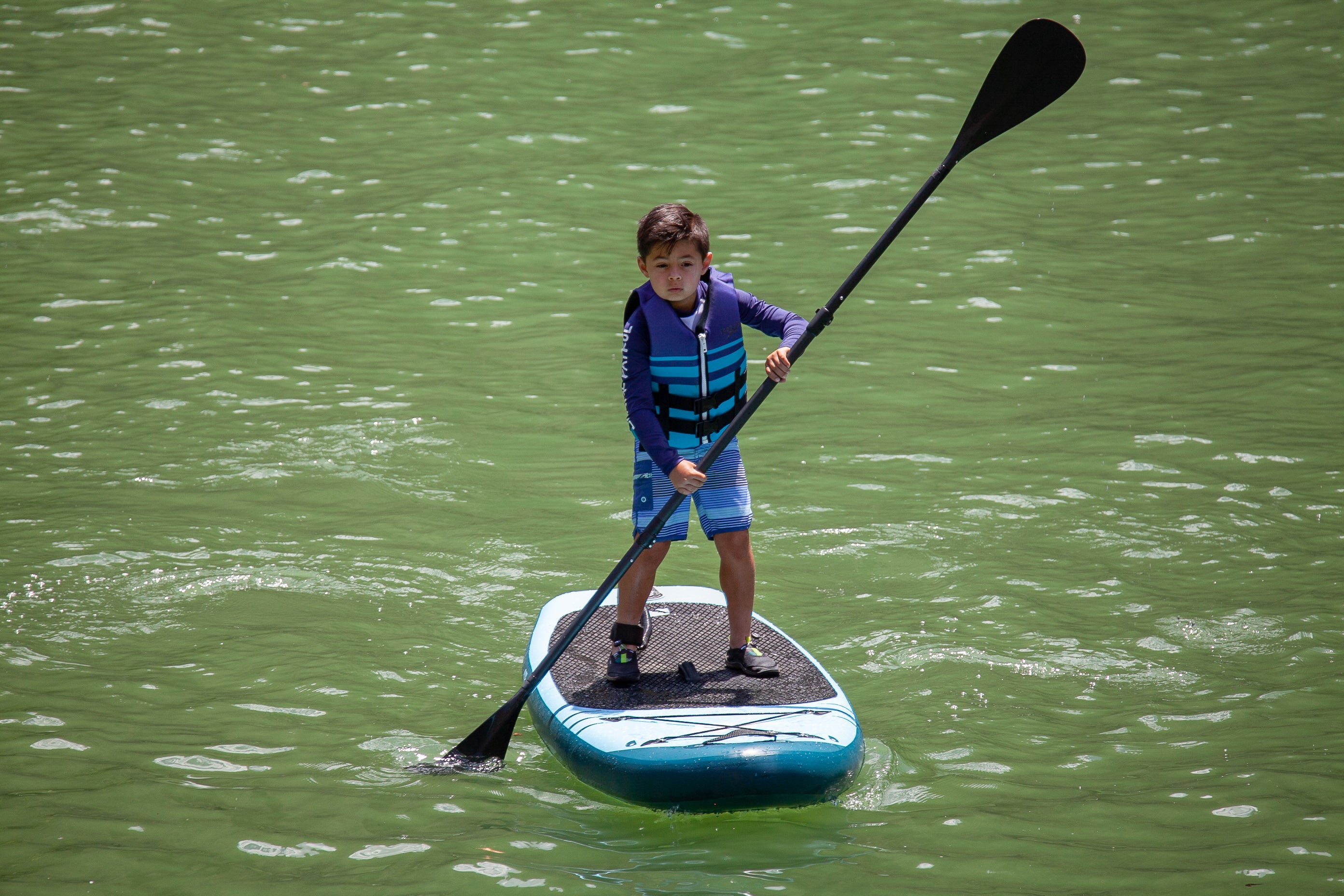 The J8 Junior Cruiser is the perfect SUP board the little adventurers! The smaller dimensions offer a more manageable and lightweight design to make sure your little ones are safe and having fun on the water. The J8 Cruiser is made with super durable and long lasting military grade 2-ply PVC, as well as drop stitch technology which makes an inflatable just as rigid and stable as a hard board.